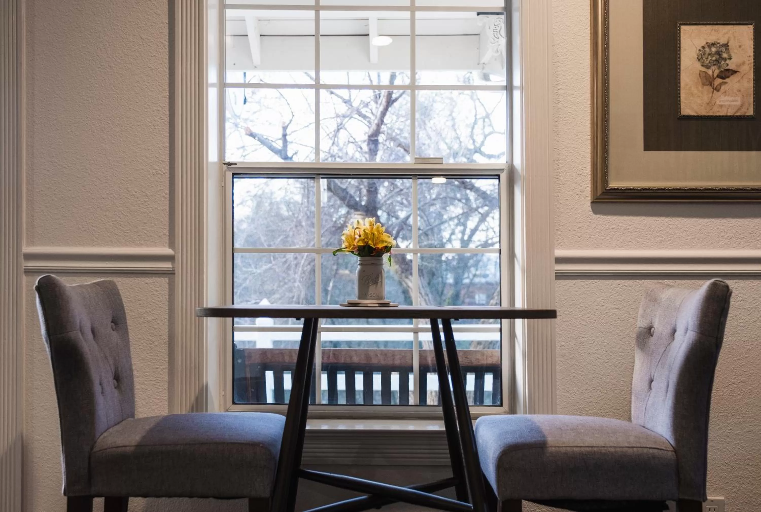 Restaurant/places to eat in Hounds Tooth Inn