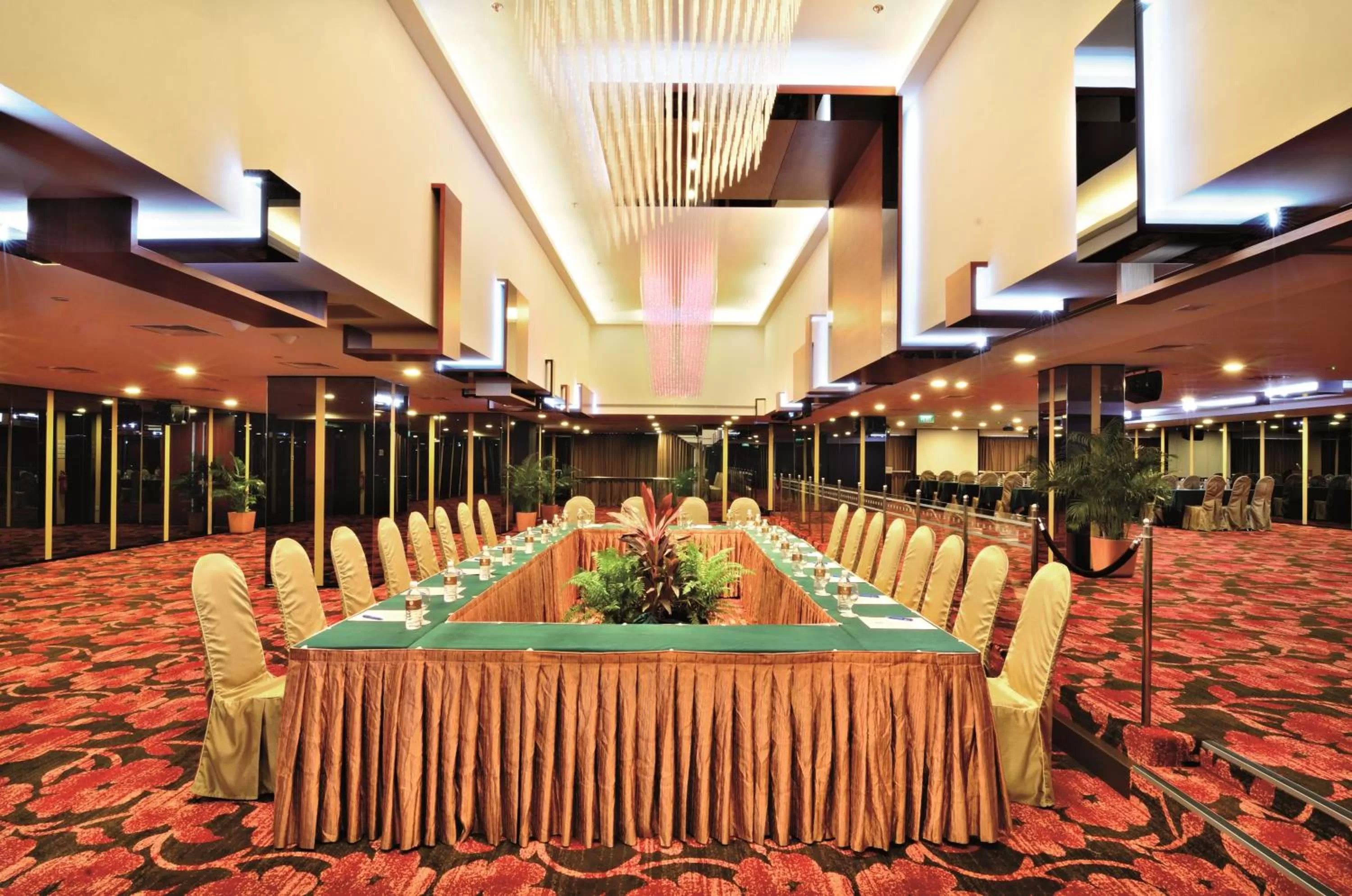 Business facilities in Hotel Grand Pacific