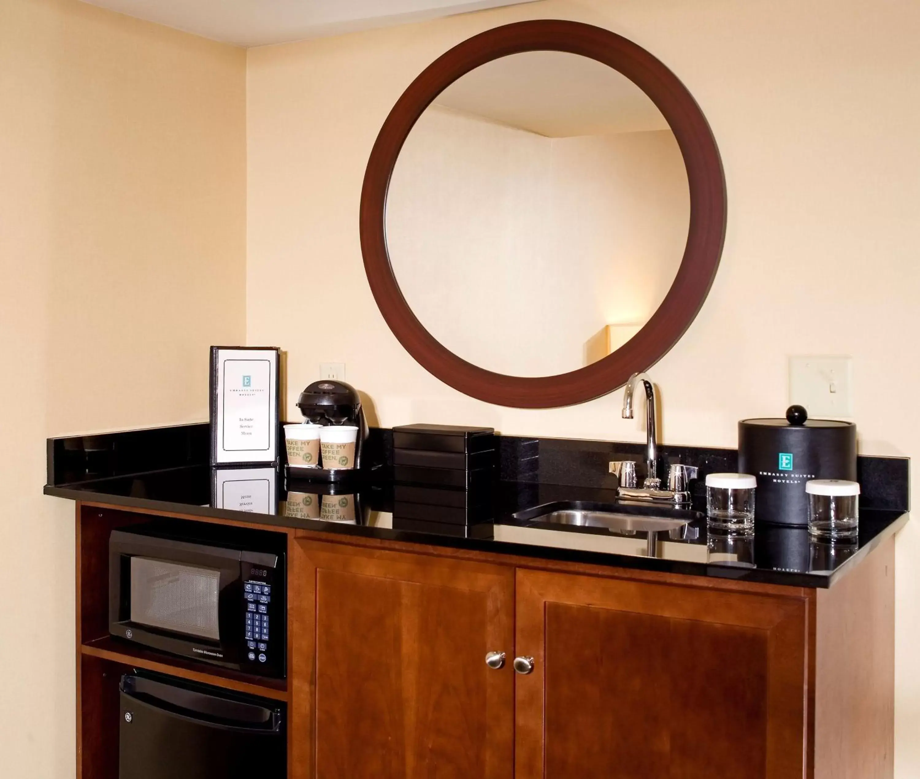 Kitchen or kitchenette in Embassy Suites by Hilton Tulsa I-44