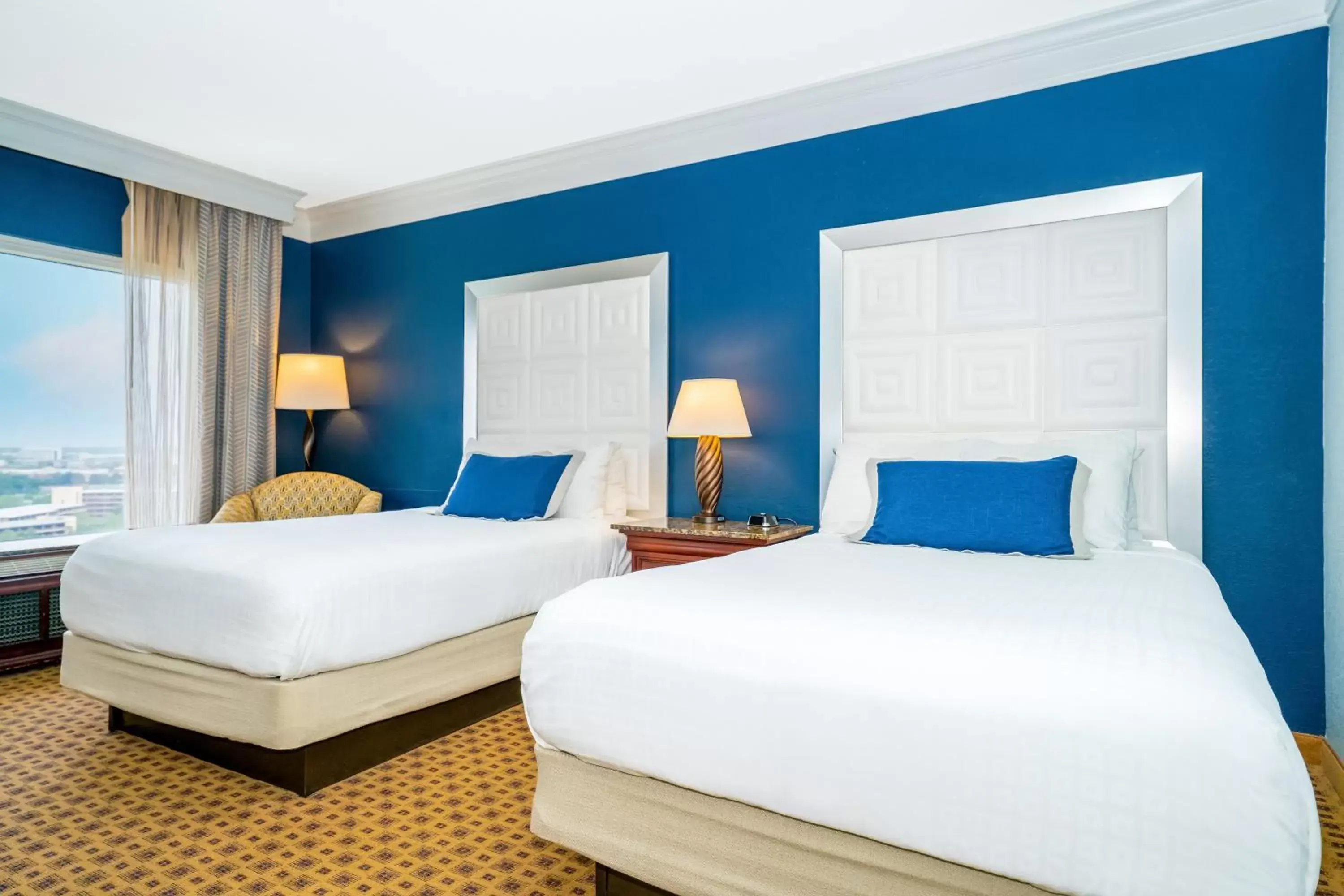Bed in Rosen Plaza Hotel Orlando Convention Center
