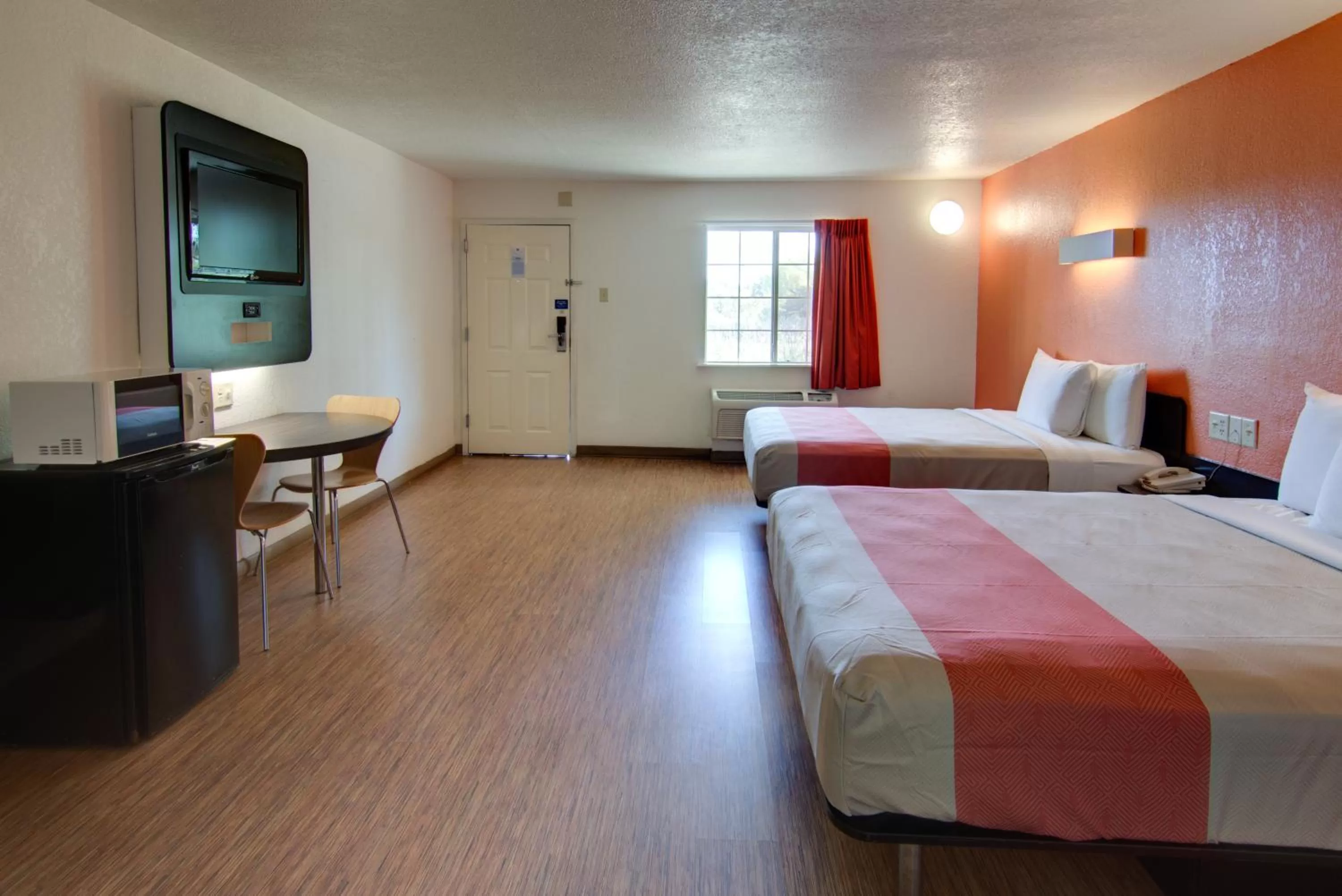 Bedroom, Bed in Motel 6-Mount Pleasant, TX