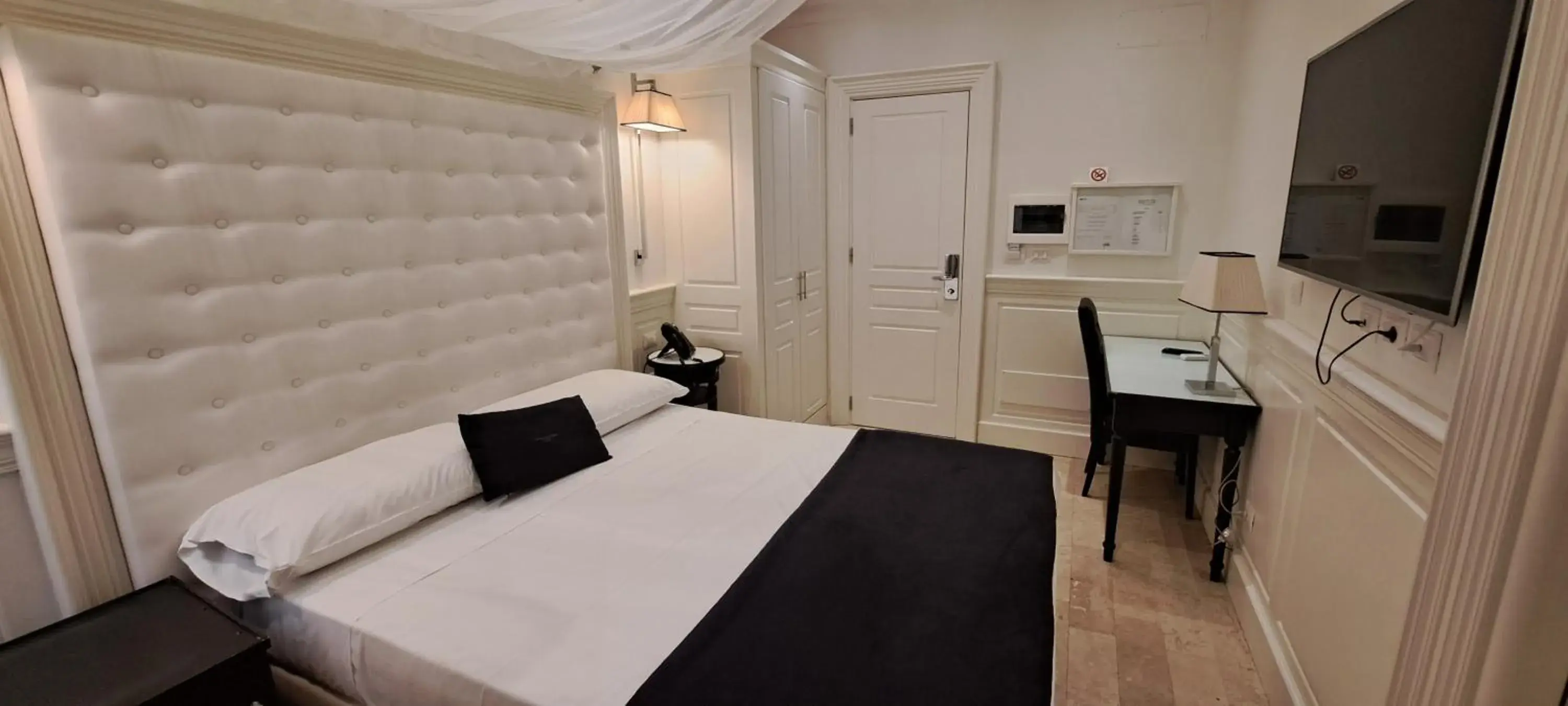 Bed in Hotel dei Quiriti Suite