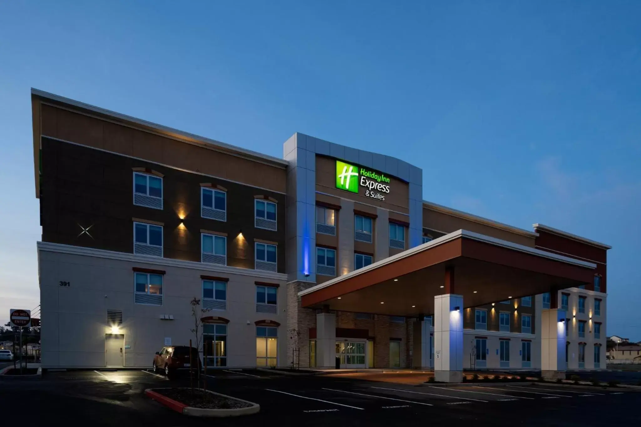 Property Building in Holiday Inn Express & Suites - Hollister, an IHG Hotel