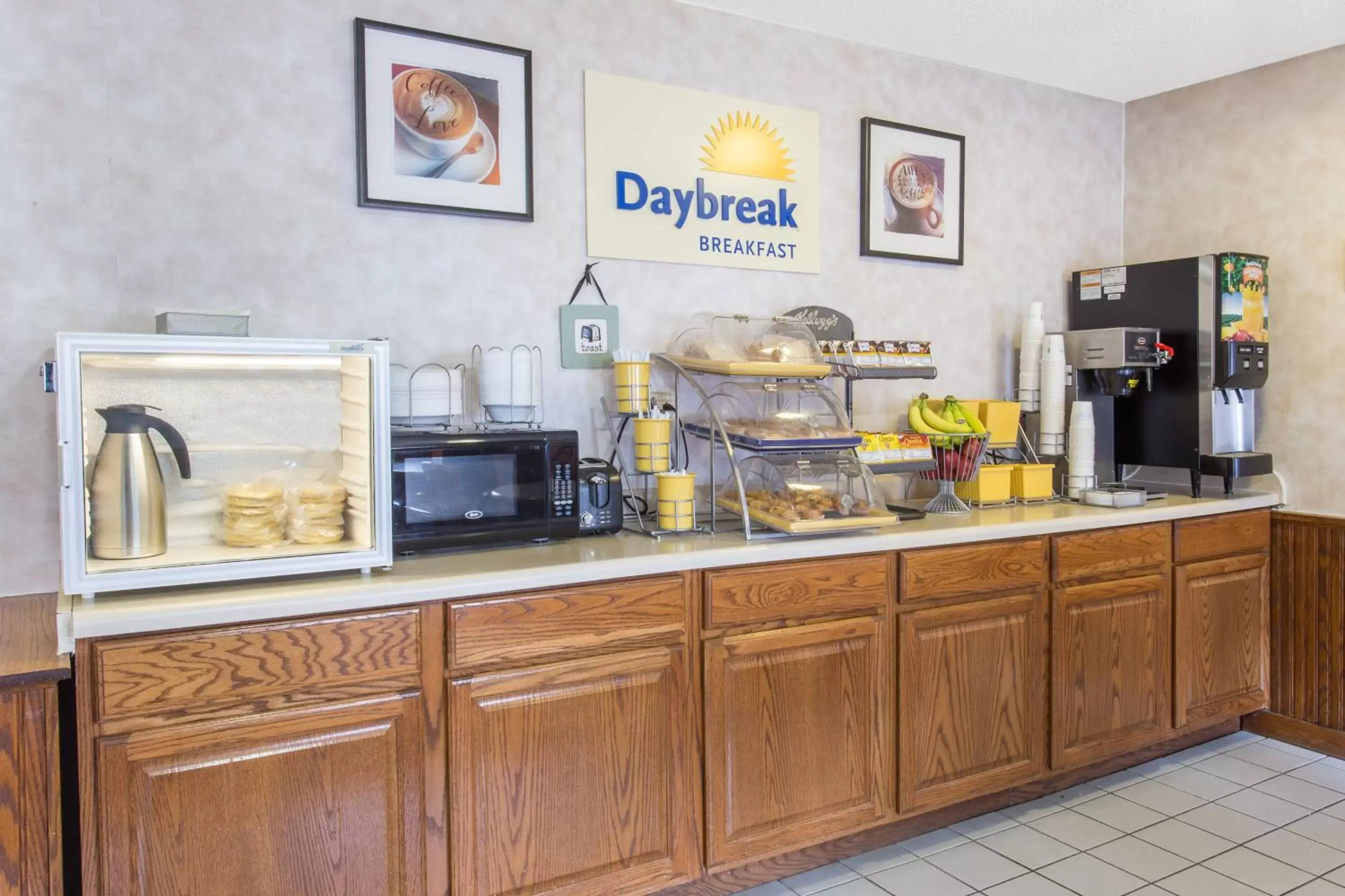 Food in Days Inn & Suites by Wyndham Davenport East