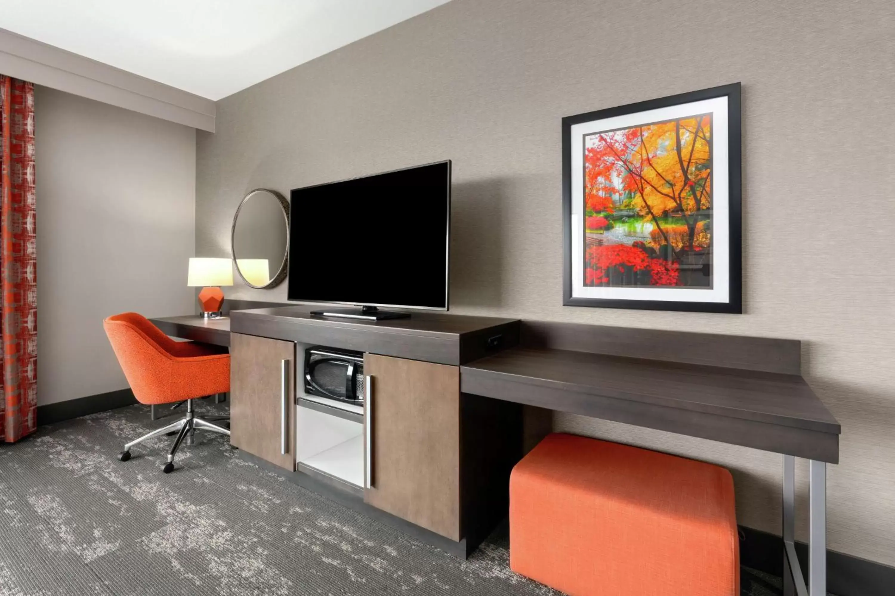 Bedroom, TV/Entertainment Center in Hampton Inn & Suites Spokane Downtown-South