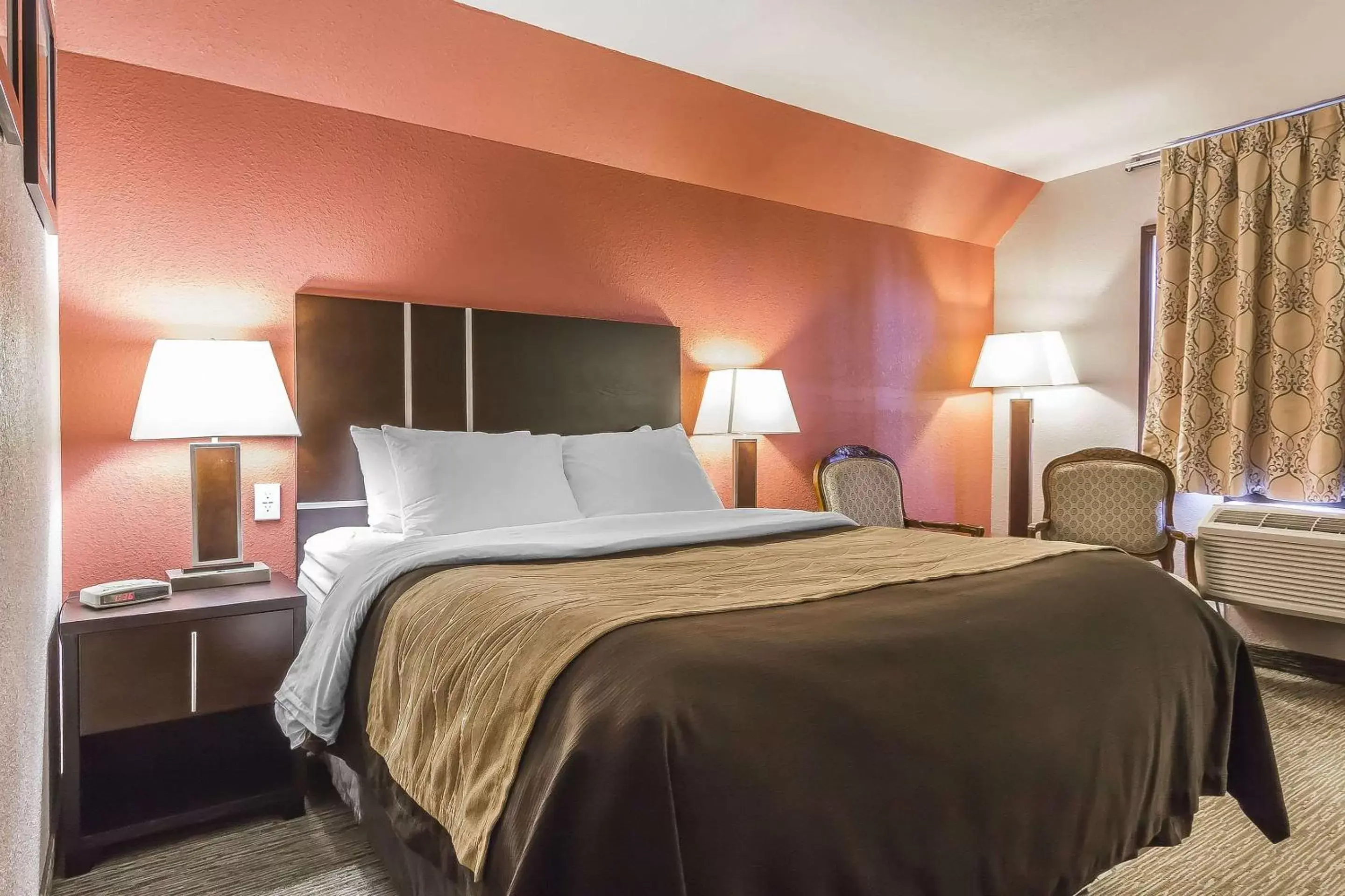 Photo of the whole room, Bed in Comfort Inn & Suites Yorkton