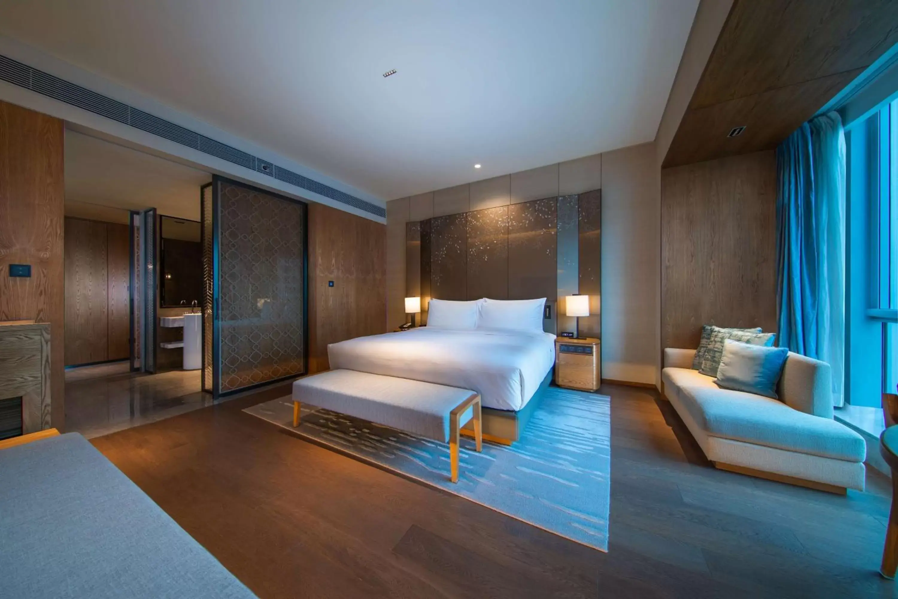 Bed in Conrad Guangzhou - Free shuttle between hotel and Exhibition Center during Canton Fair & Exhibitor registration Counter