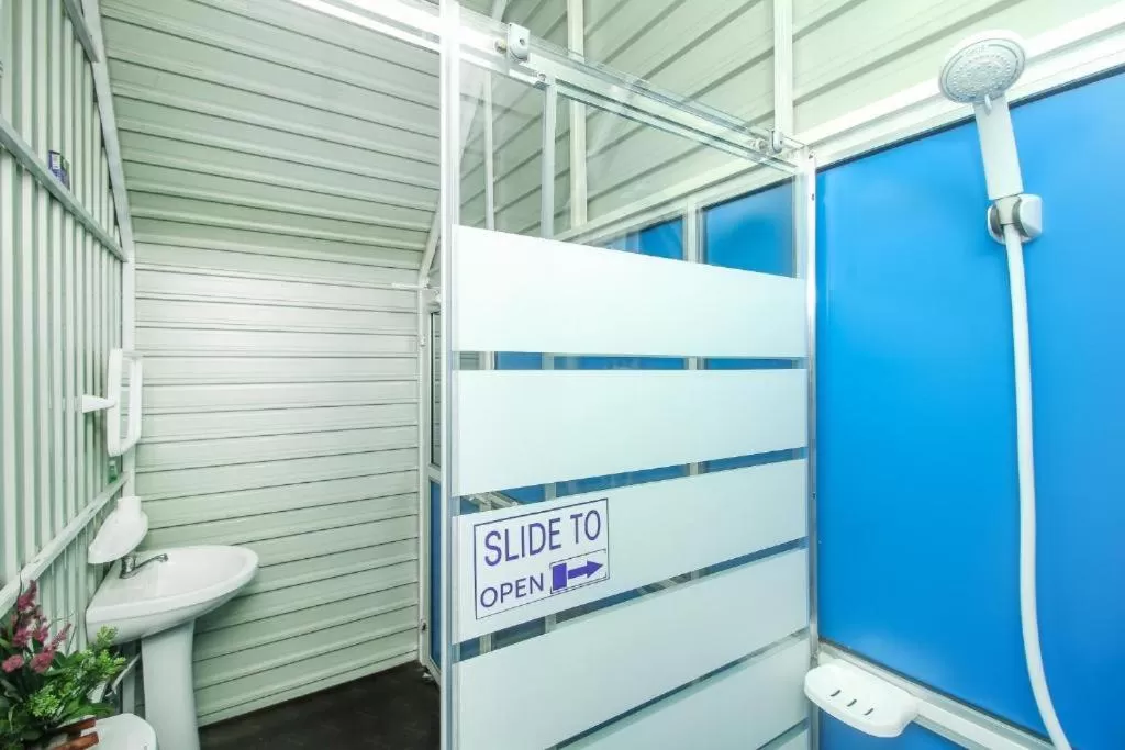 Airport A4 Transit Hub - Eco Chalets