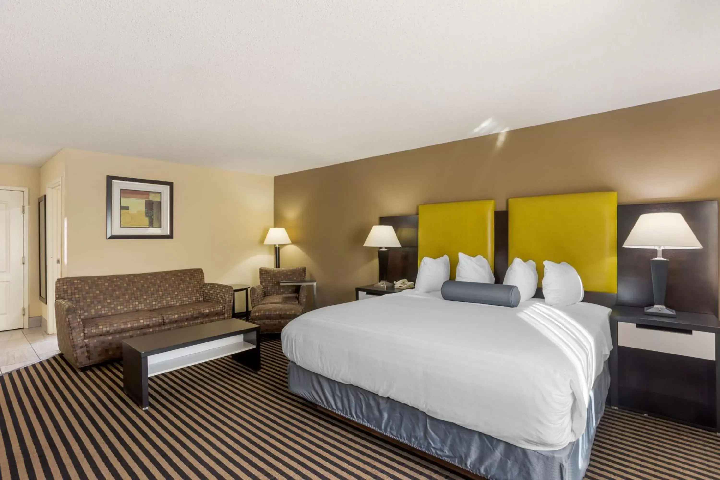 Living room, Bed in Best Western Plus Searcy Inn Living room, Bed in Best Western Plus Searcy Inn