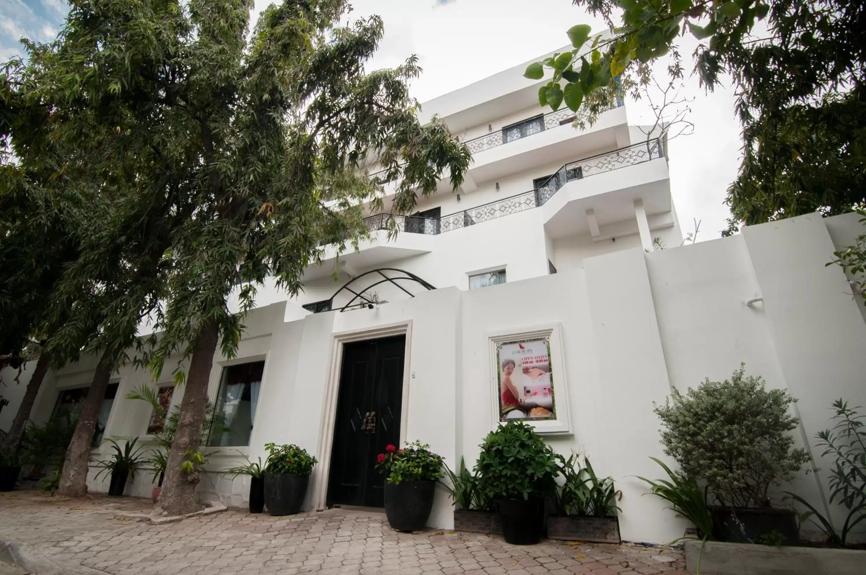 Facade/entrance, Property Building in La Rose Suites