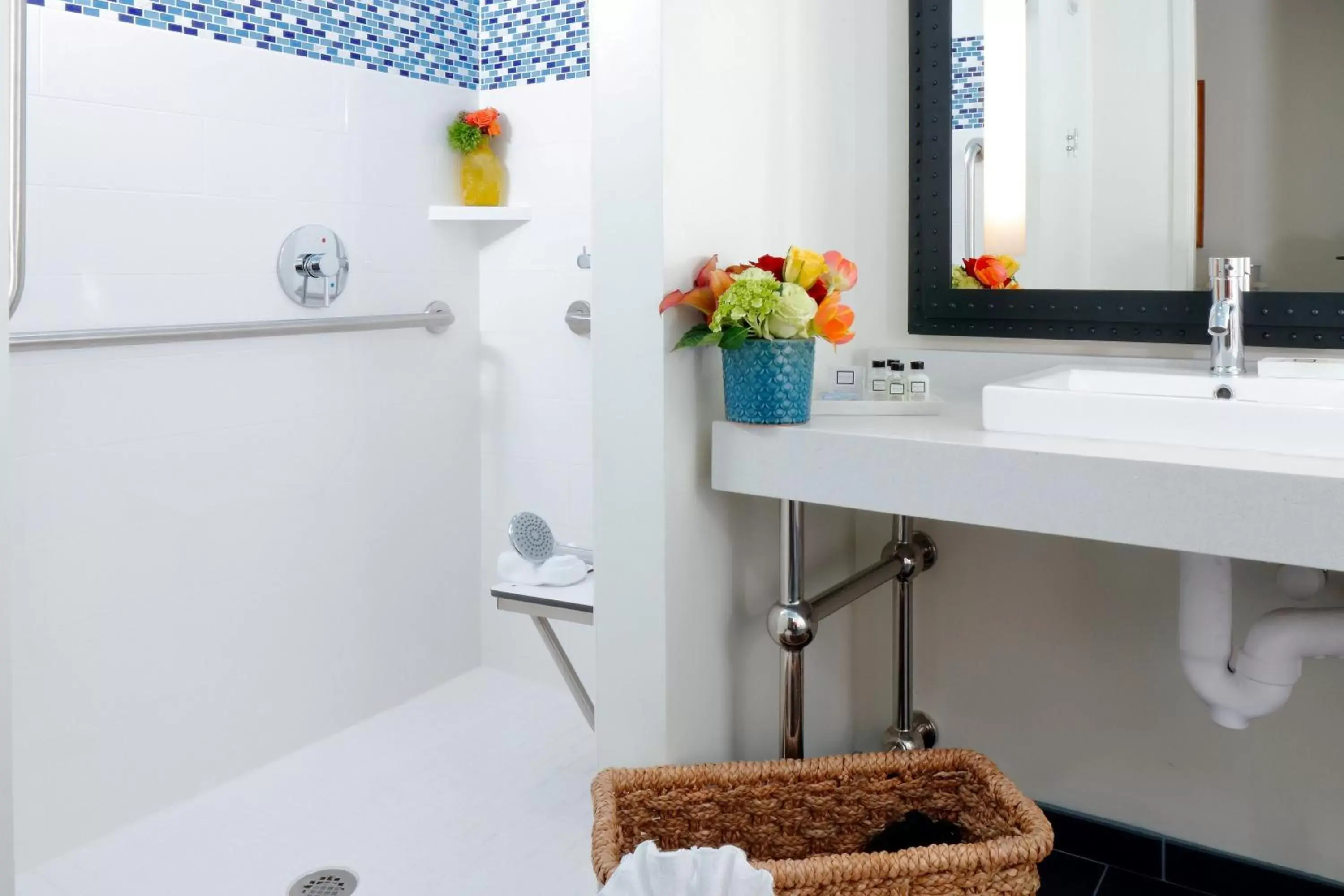 King Room - Disability Access/Roll in Shower in Hotel Indigo Orange Beach - Gulf Shores, an IHG Hotel King Room - Disability Access/Roll in Shower in Hotel Indigo Orange Beach - Gulf Shores, an IHG Hotel