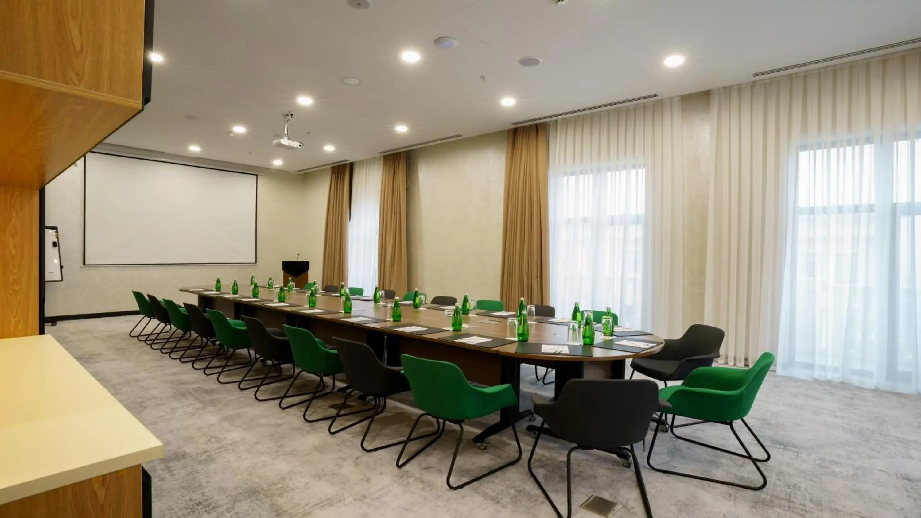 Meeting/conference room in Holiday Inn Tashkent City, an IHG Hotel