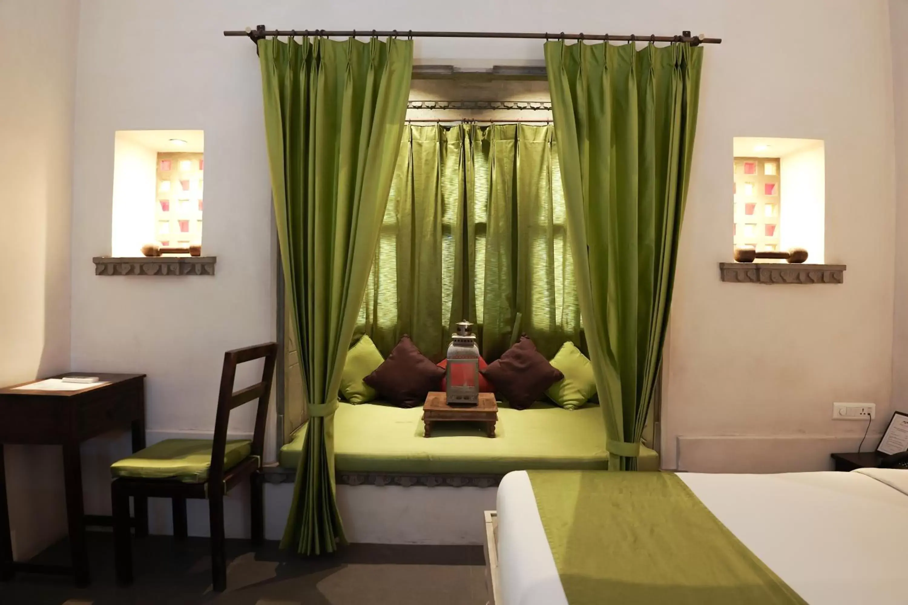 Bedroom, Seating Area in Madri Haveli