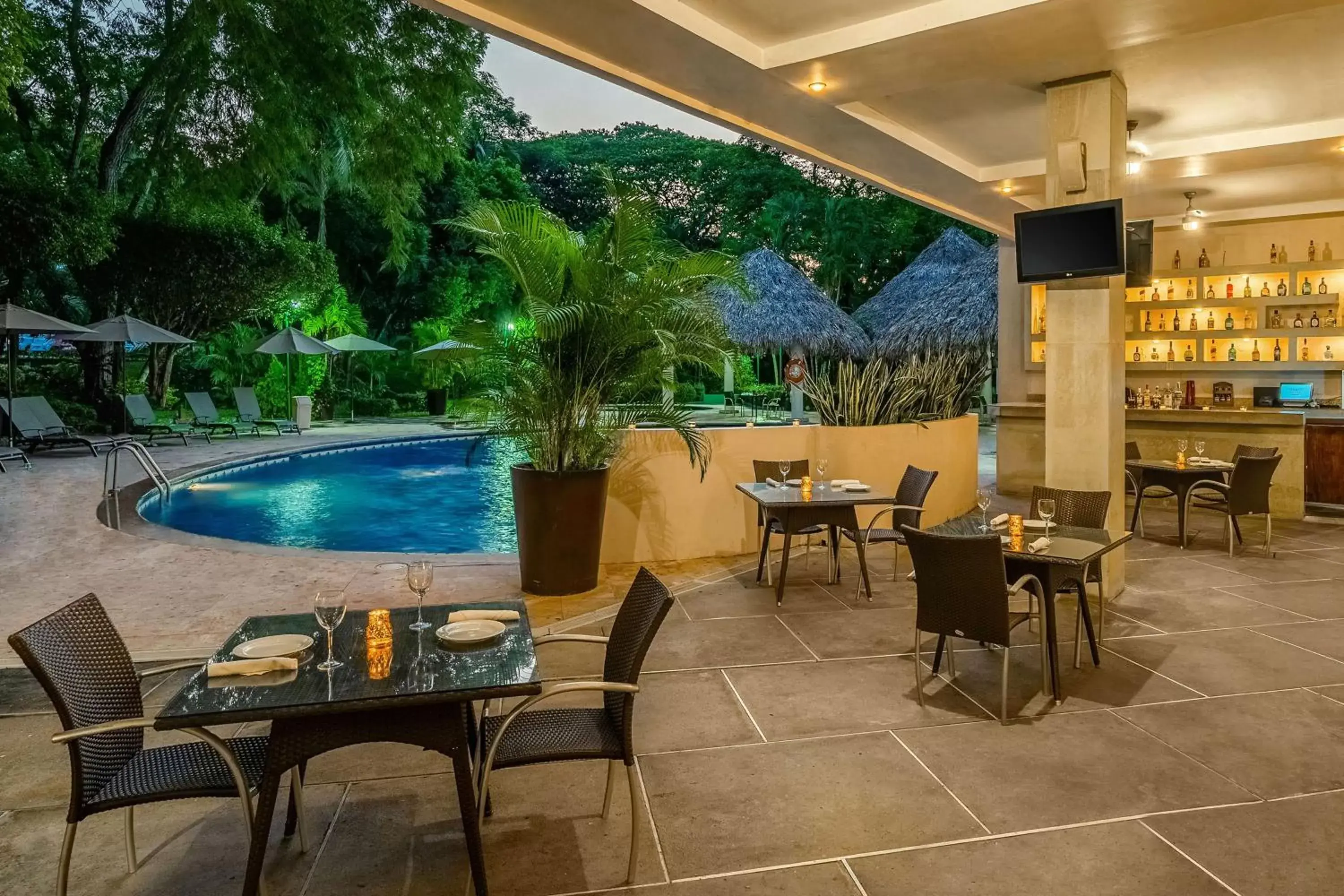 Lounge or bar, Swimming Pool in Hyatt Regency Villahermosa