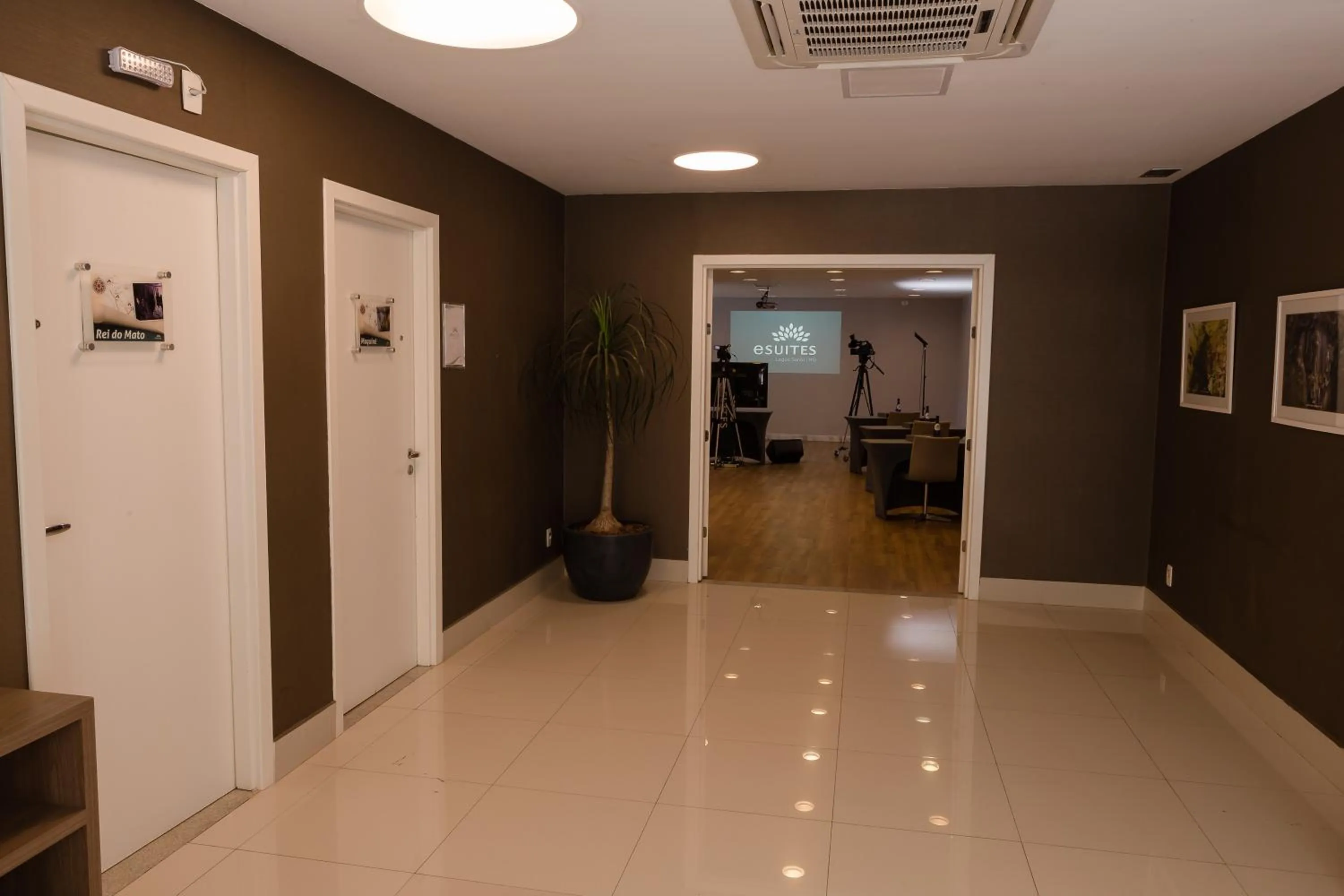 Business facilities, Lobby/Reception in eSuites Spa Lagoa Santa