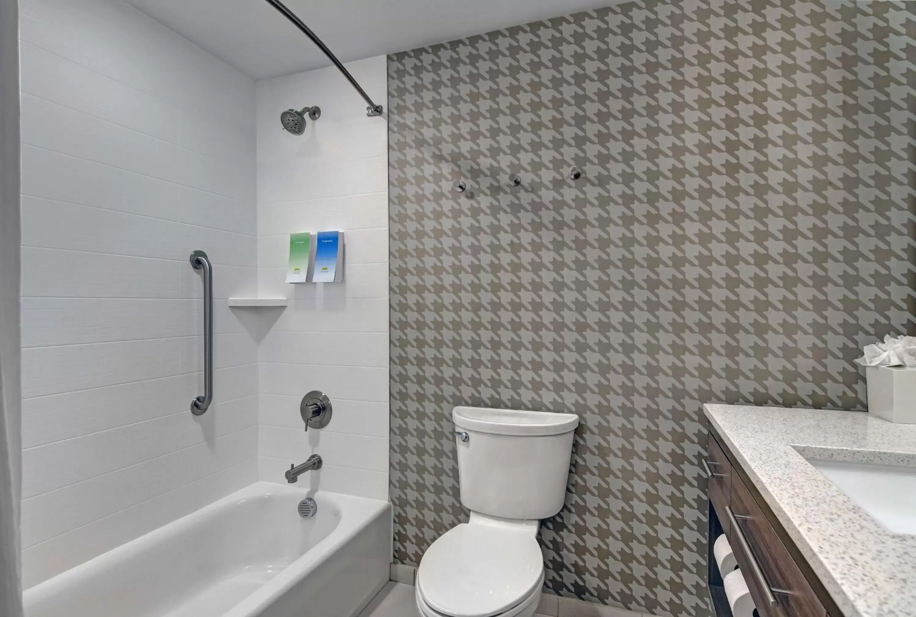 Bathroom in Home2 Suites By Hilton Bordentown