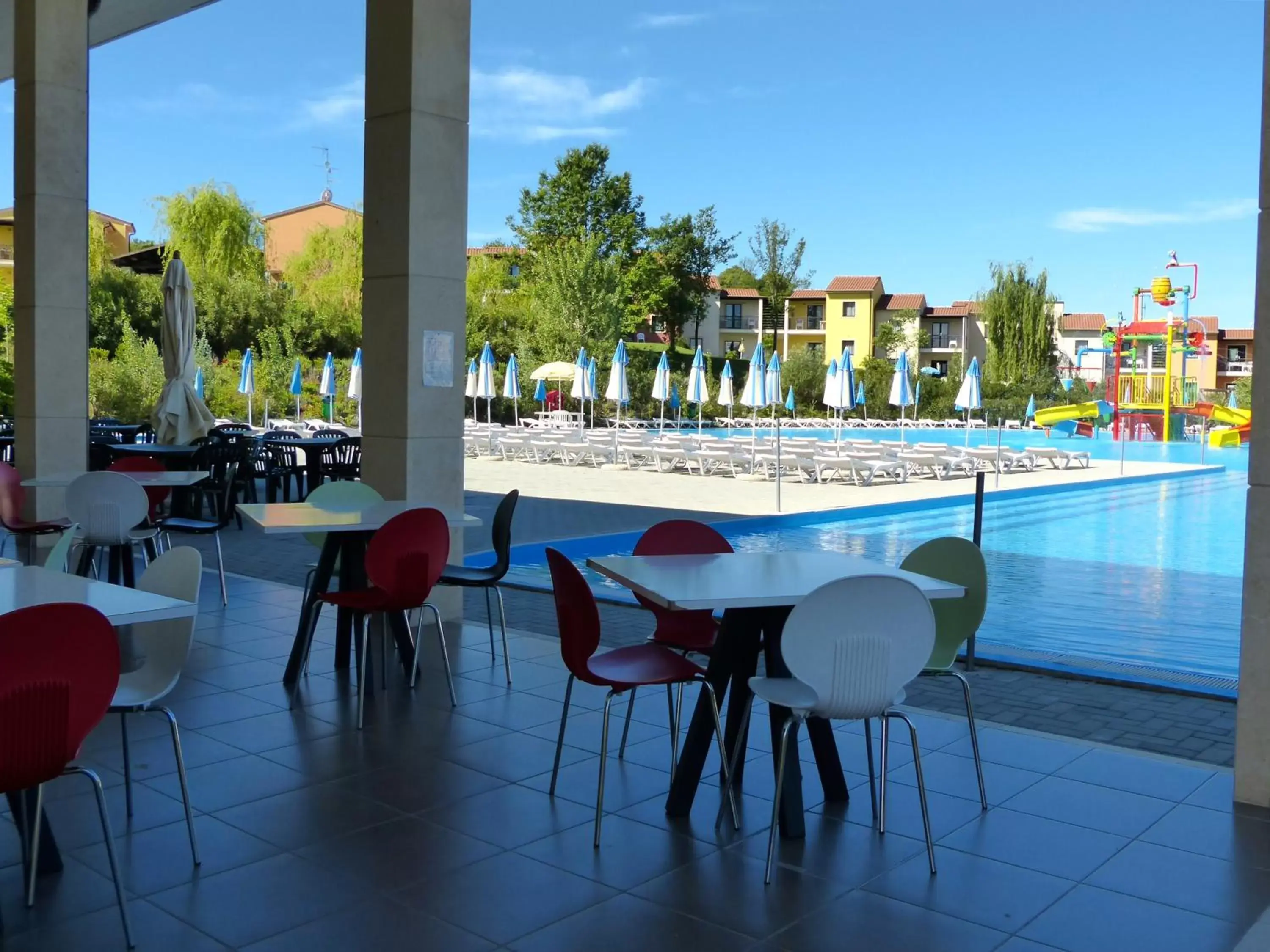 Swimming pool, Restaurant/Places to Eat in Belvedere Village