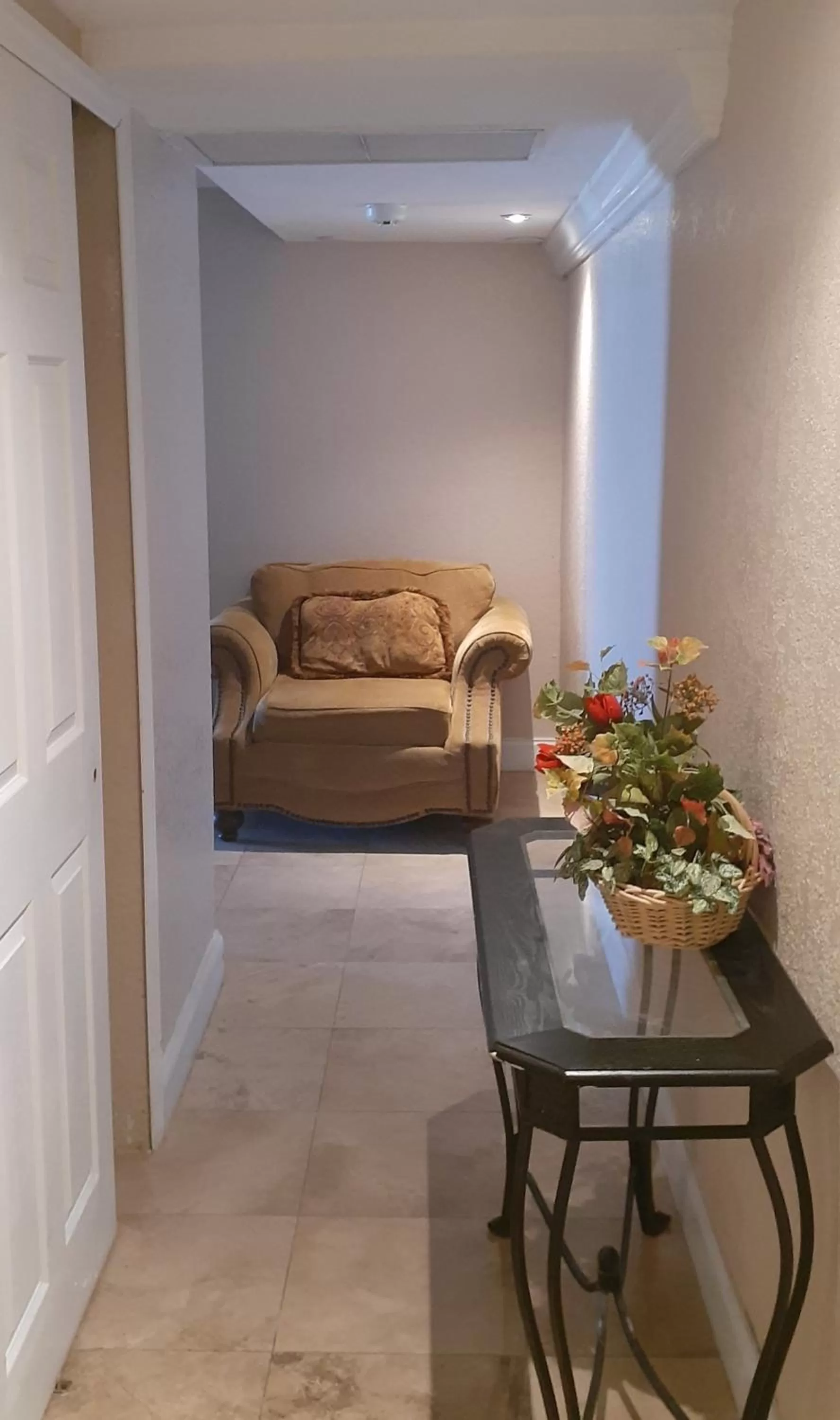 Seating Area in Daytona Beach Hawaiian Inn