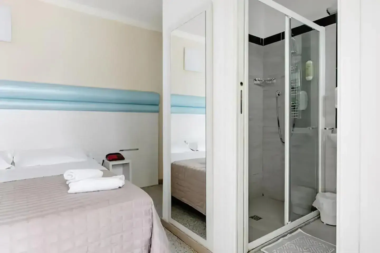Bedroom, Bathroom in Hotel Villa Argia Rimini
