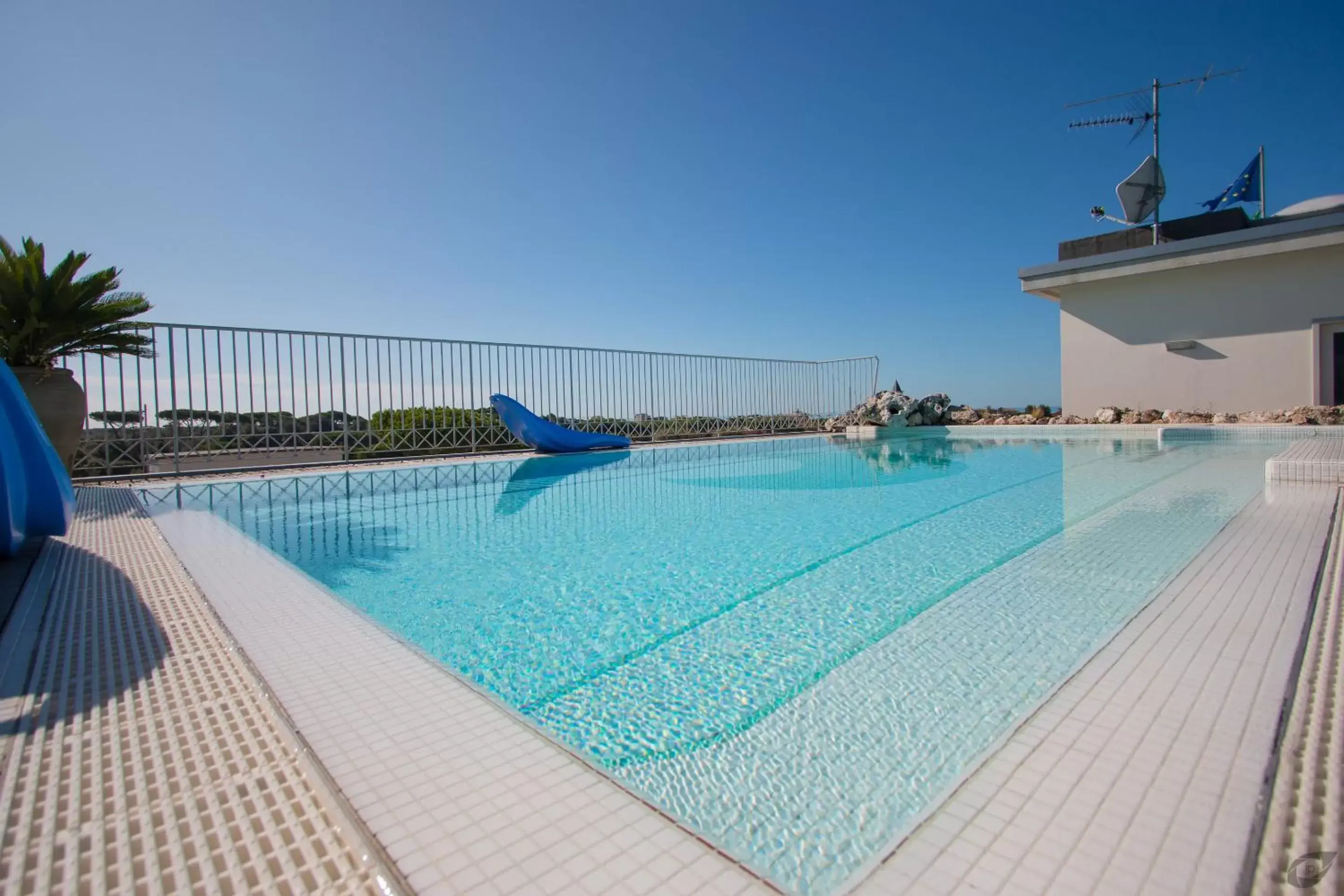 Swimming Pool in Verdeluna ApartHotel