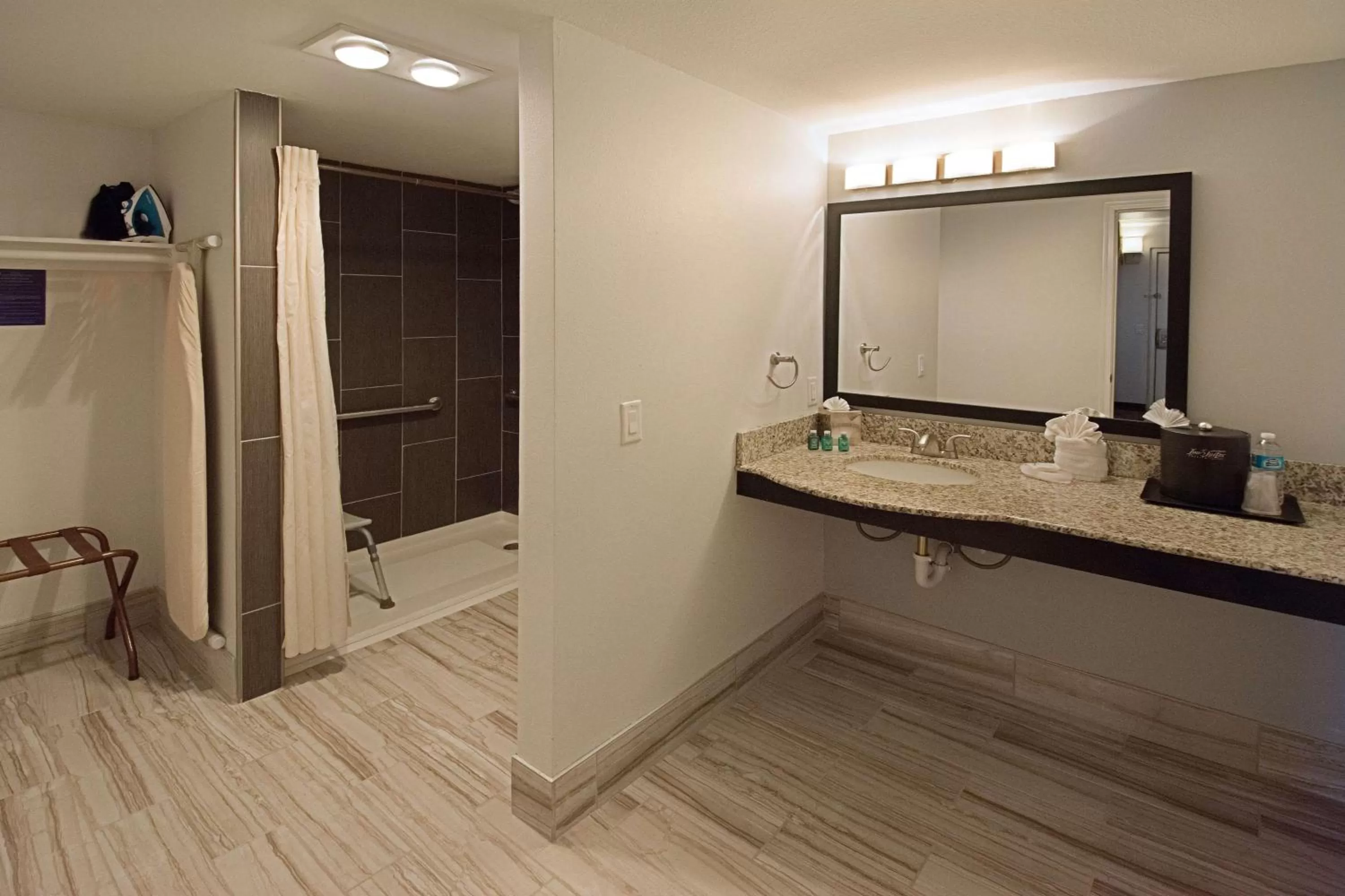 King Room with Roll-in Shower - Disability Access - Non-smoking in Best Western Yuma Mall Hotel & Suites