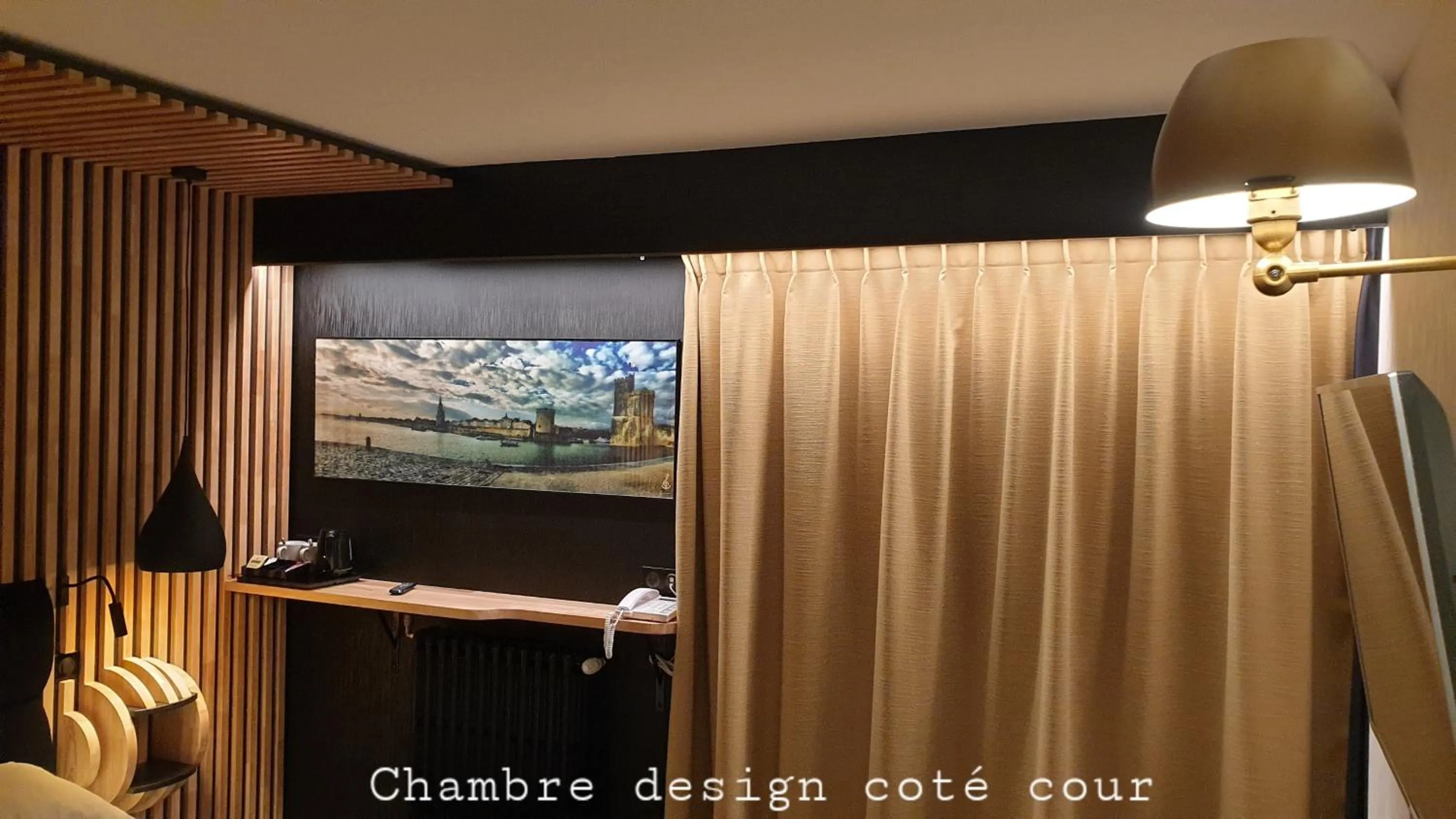 Bedroom in Hôtel Les Brises