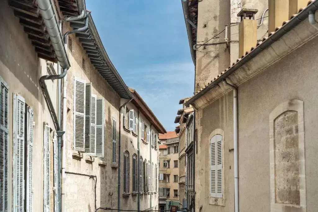 Street view, Neighborhood in Garlande Hôtel Avignon Centre
