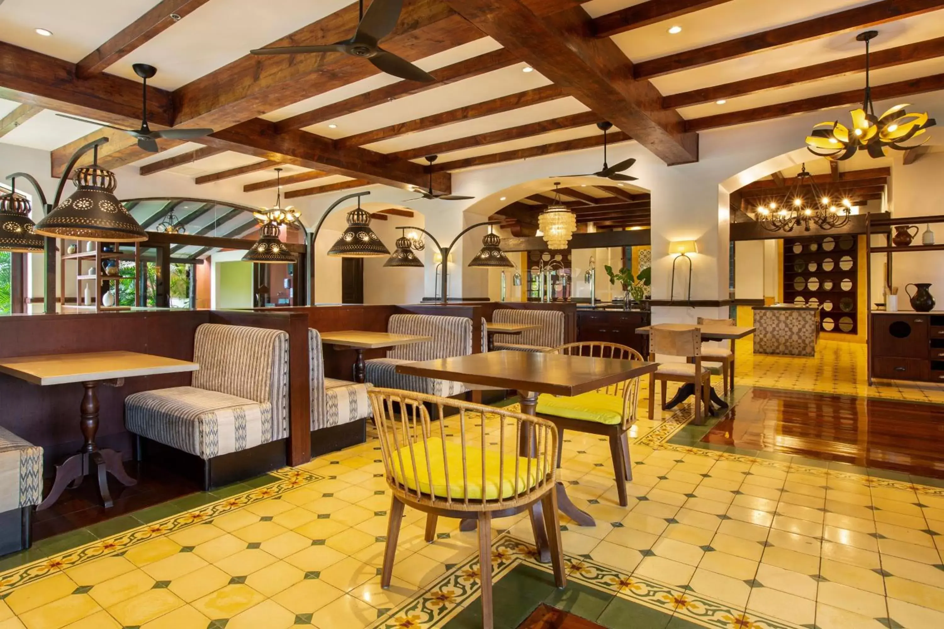 Kitchen or kitchenette, Lounge/Bar in Los Sueños Marriott Ocean & Golf Resort
