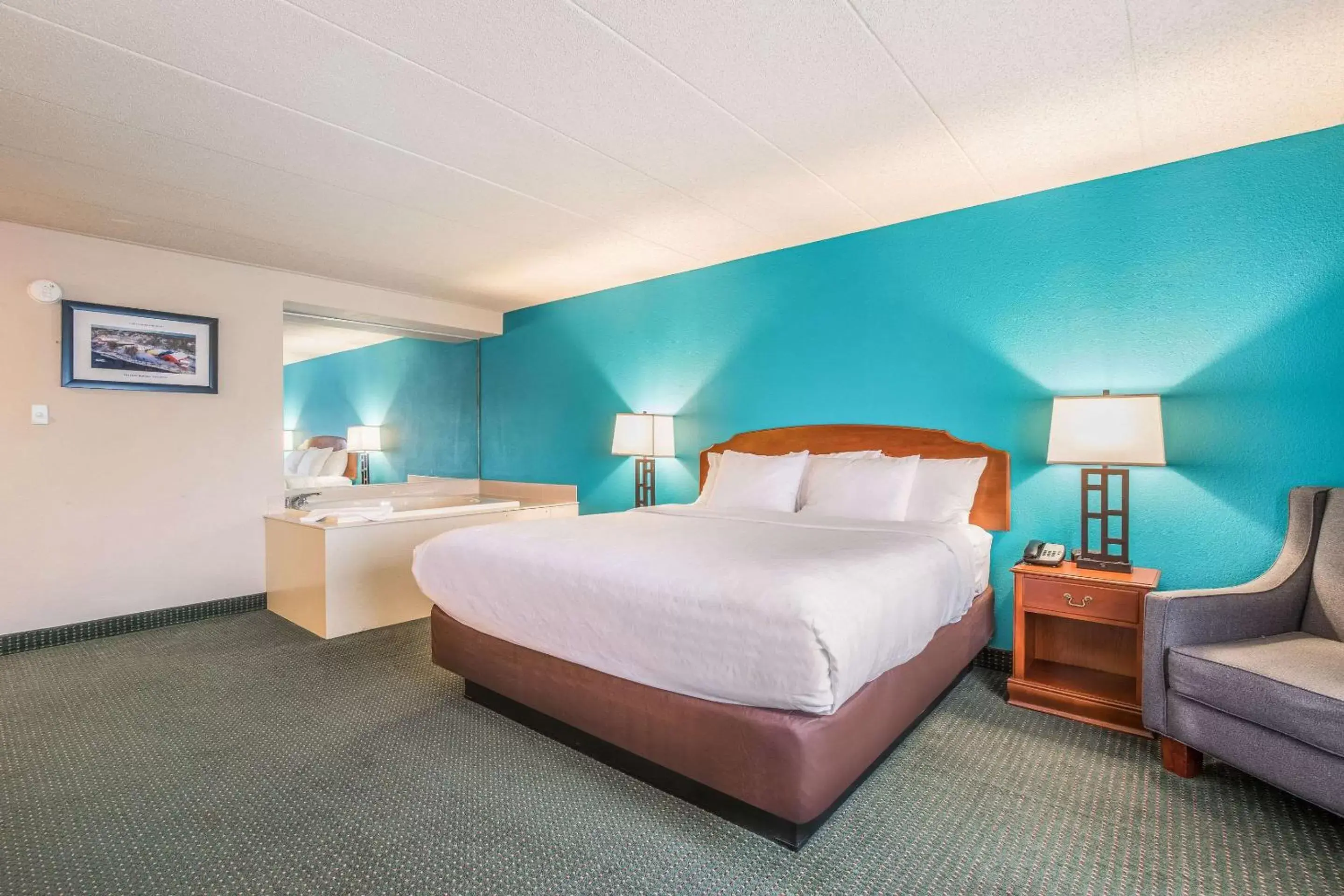 Photo of the whole room, Room Photo in Clarion Hotel and Convention Center Baraboo