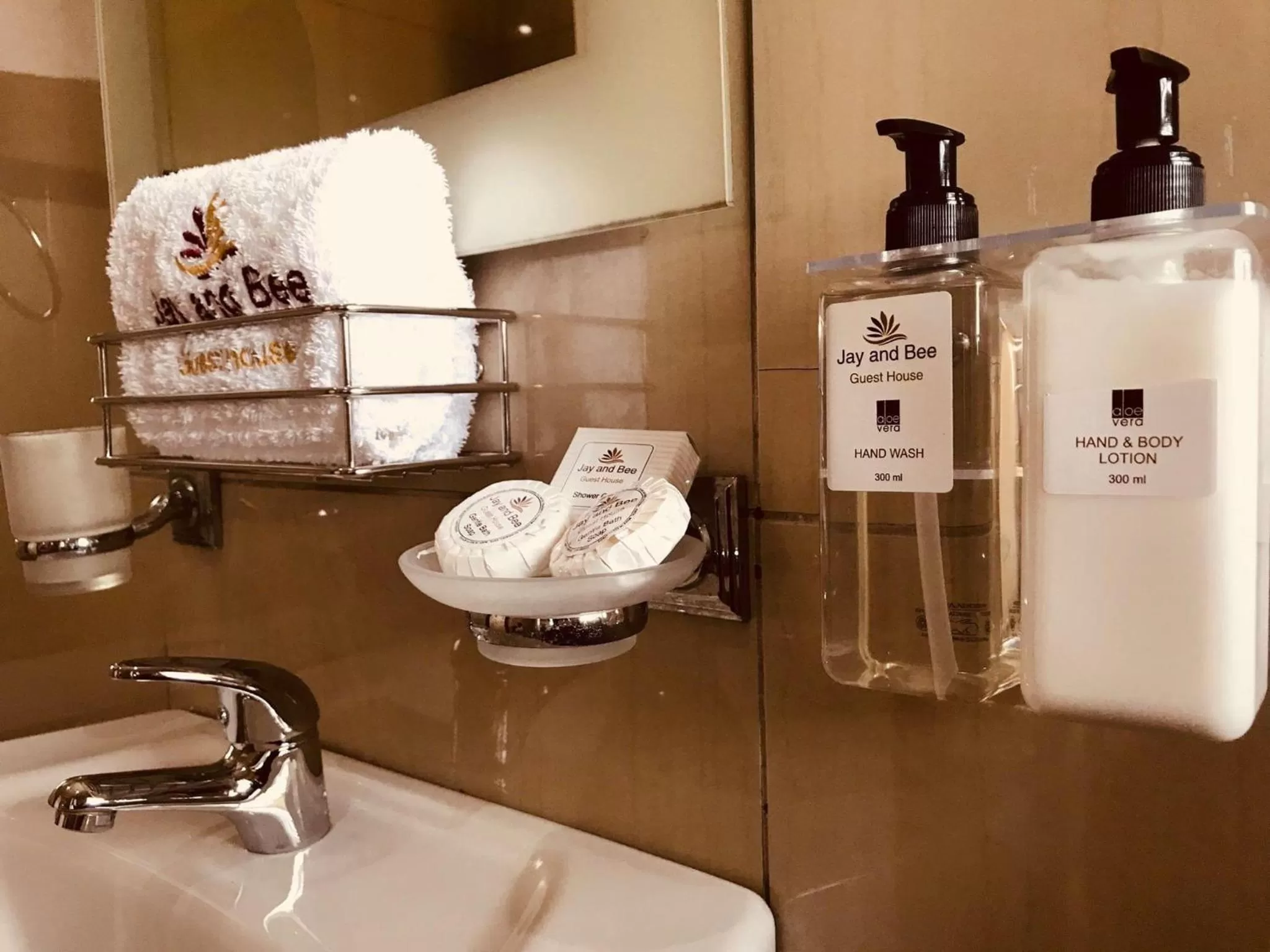 Jay and Bee Guesthouse