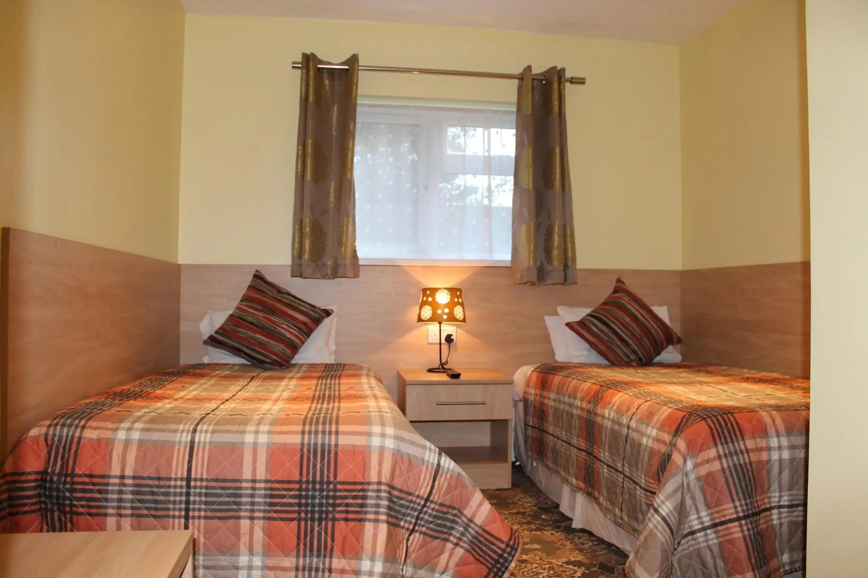 Photo of the whole room, Seating Area in The Abbey House Hotel