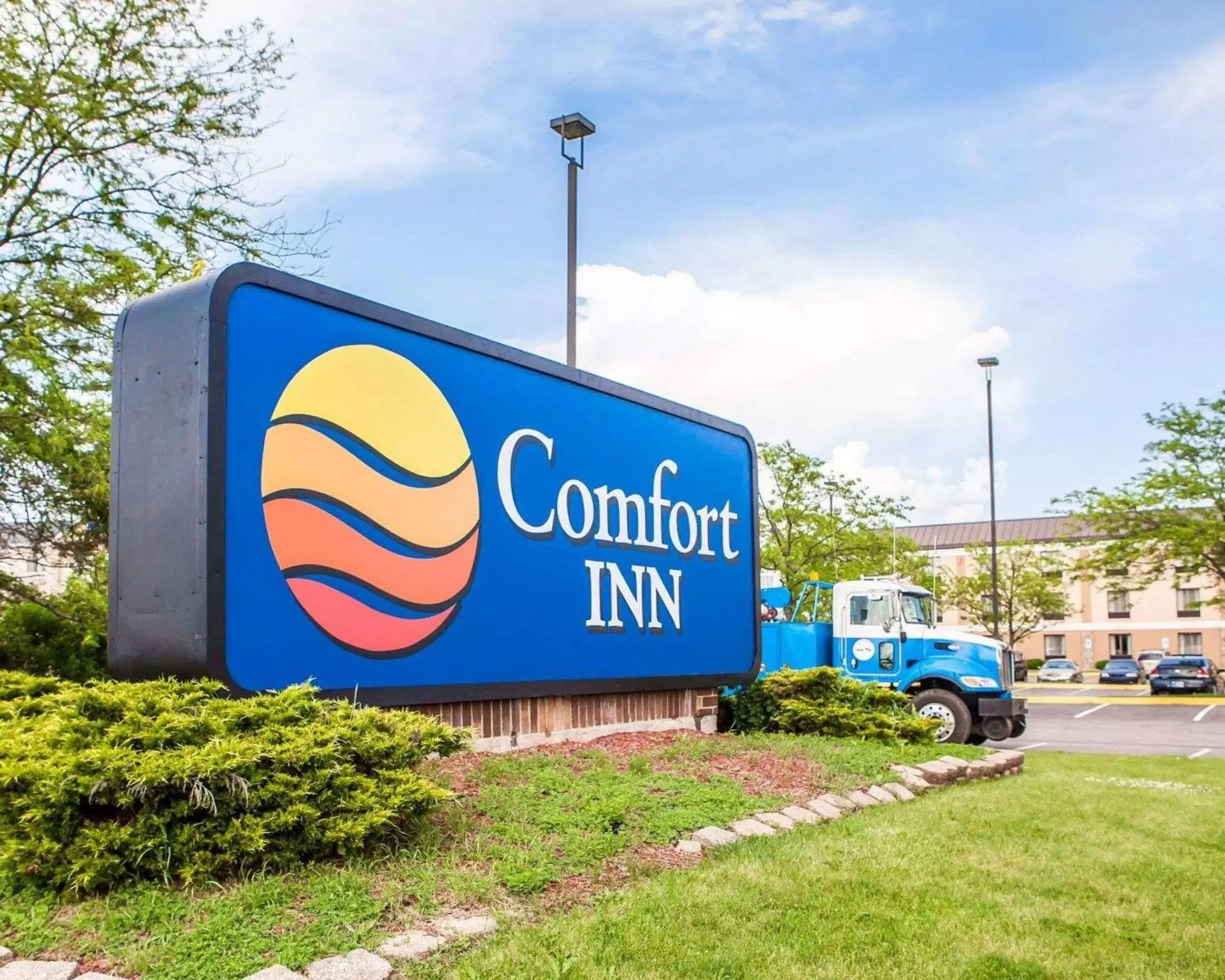 Property Building in Comfort Inn Bourbonnais near I-57