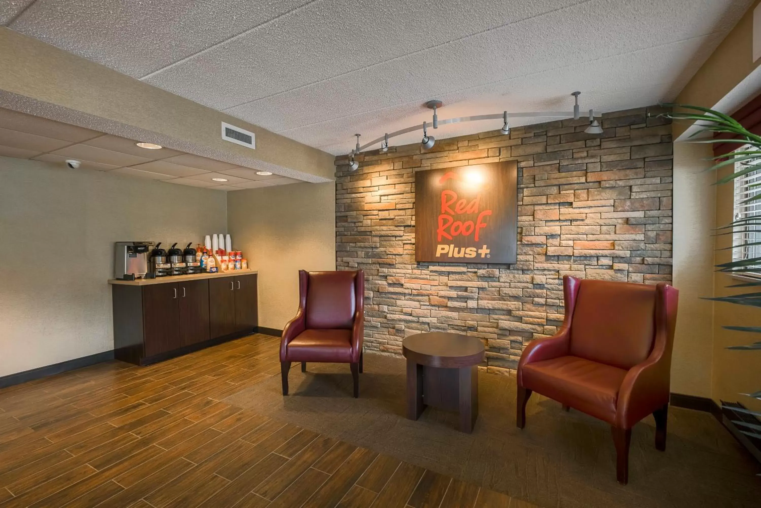 Lobby or reception, Lounge/Bar in Red Roof Inn PLUS+ West Springfield