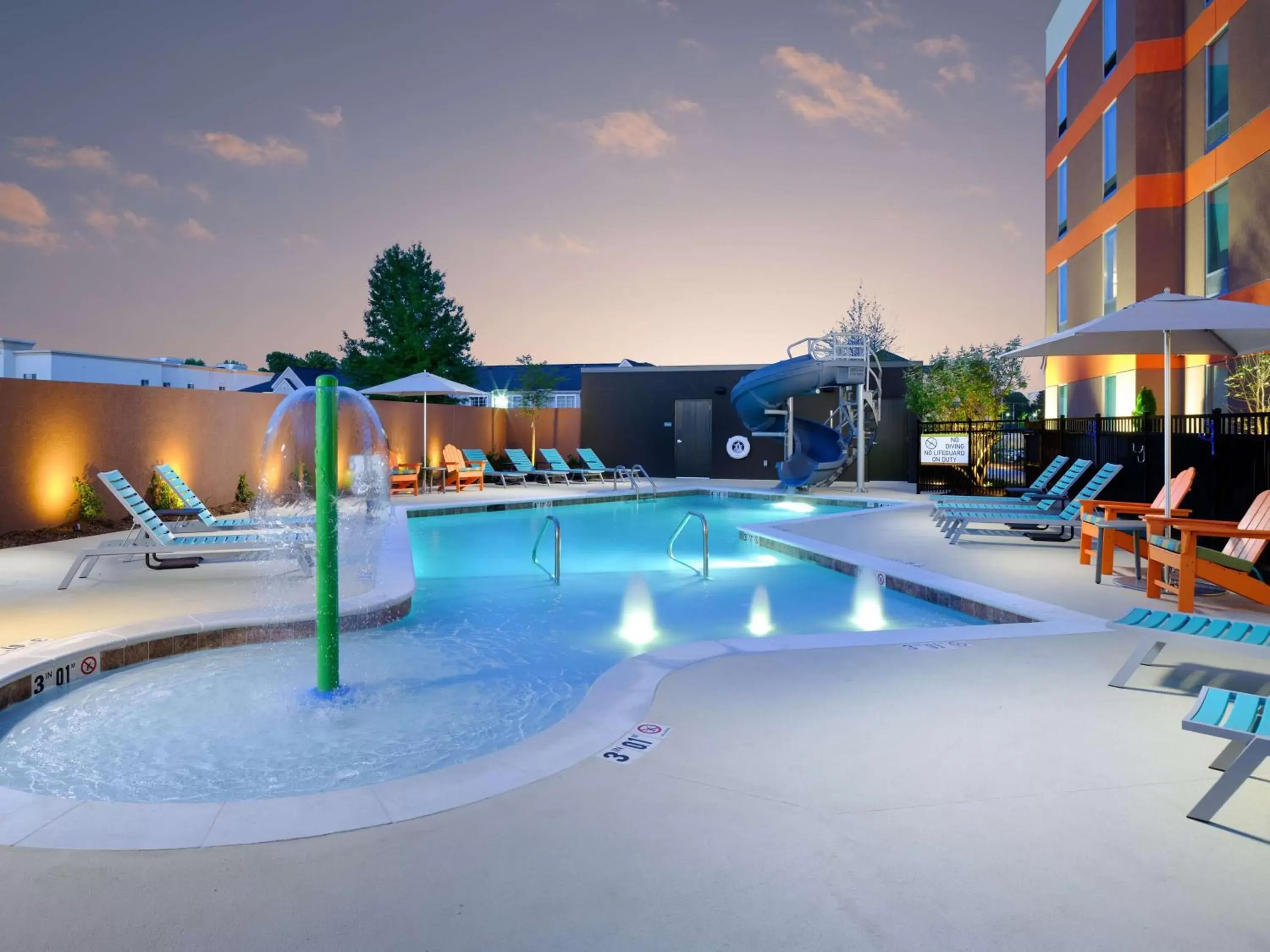 Property building, Swimming Pool in Home2 Suites By Hilton Chattanooga Hamilton Place