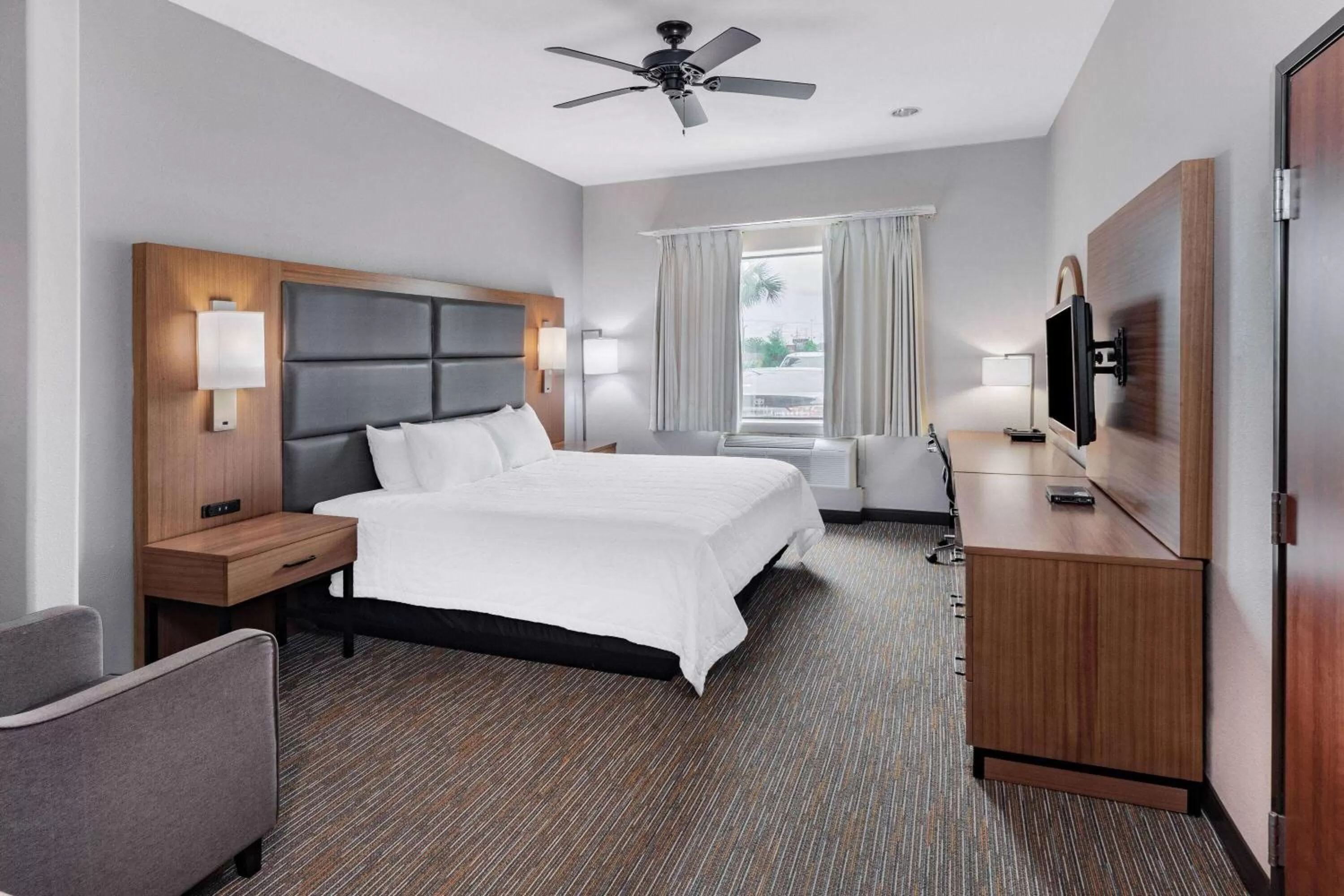 Photo of the whole room, Bed in Wingate by Wyndham Houston Bush Intercontinental Airport