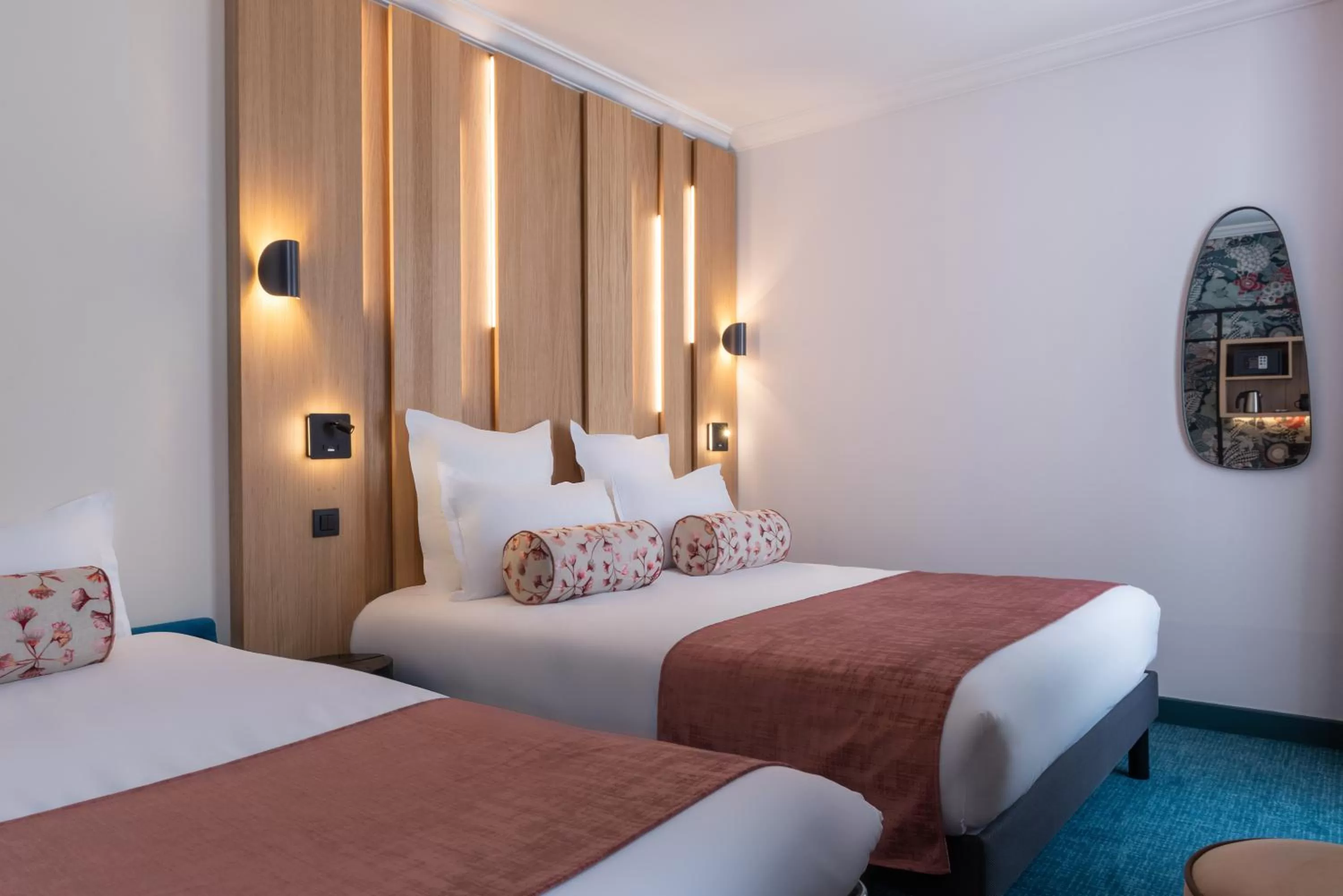 Bed in Leonardo Boutique Hotel Paris Opera