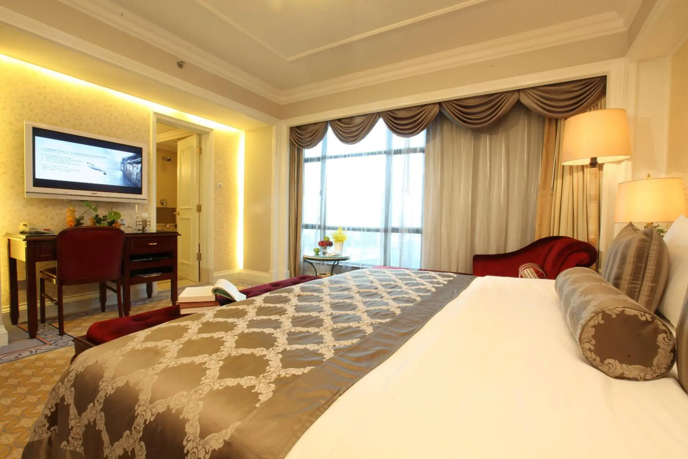 Deluxe Business Double Room in Zhongwei Green Lake Hotel Kunming