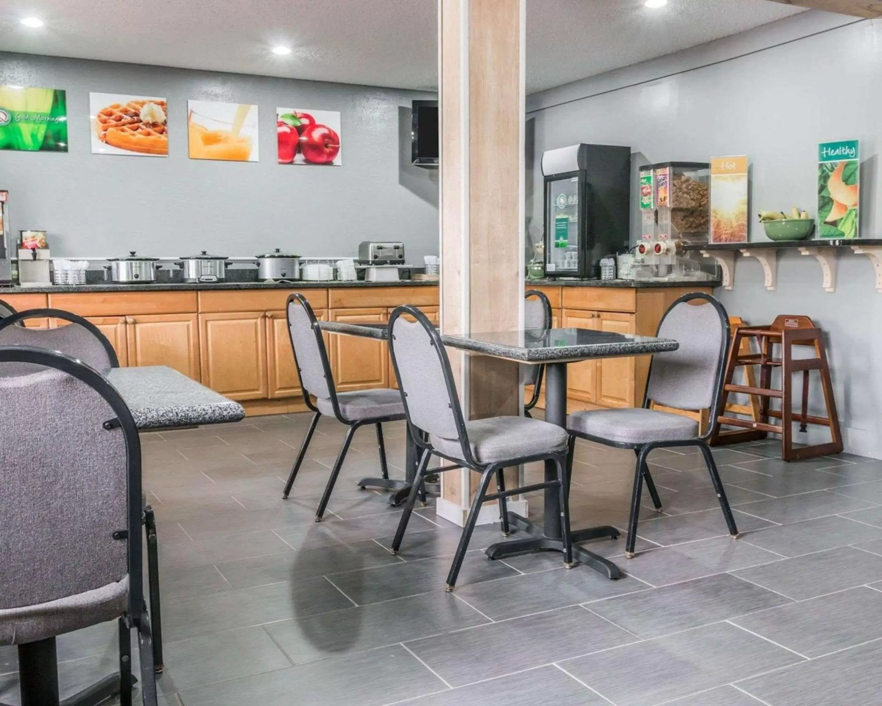 Restaurant/places to eat in Quality Inn Grand Rapids North Restaurant/places to eat in Quality Inn Grand Rapids North