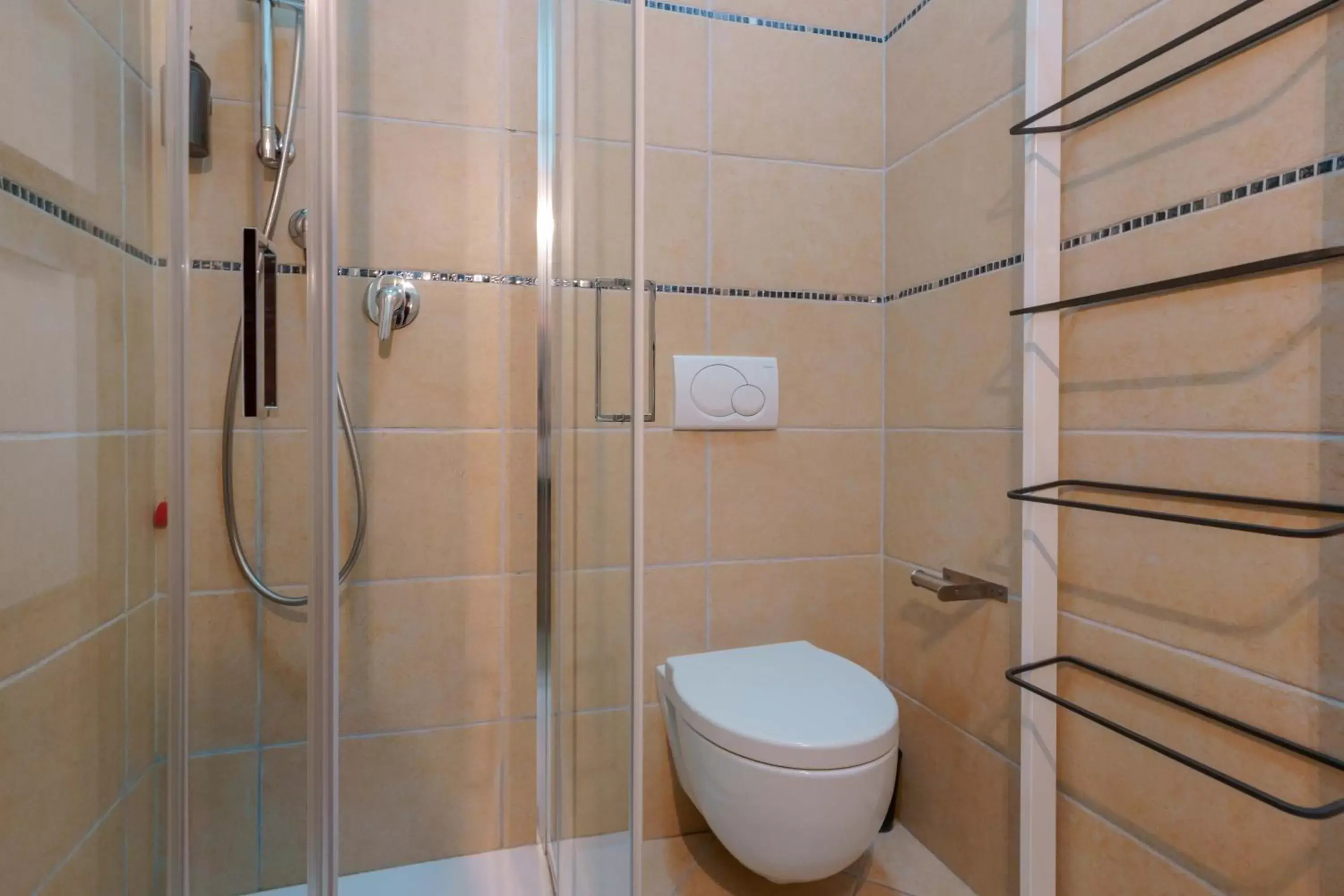 Shower, Bathroom in Il Cagliarese B&B