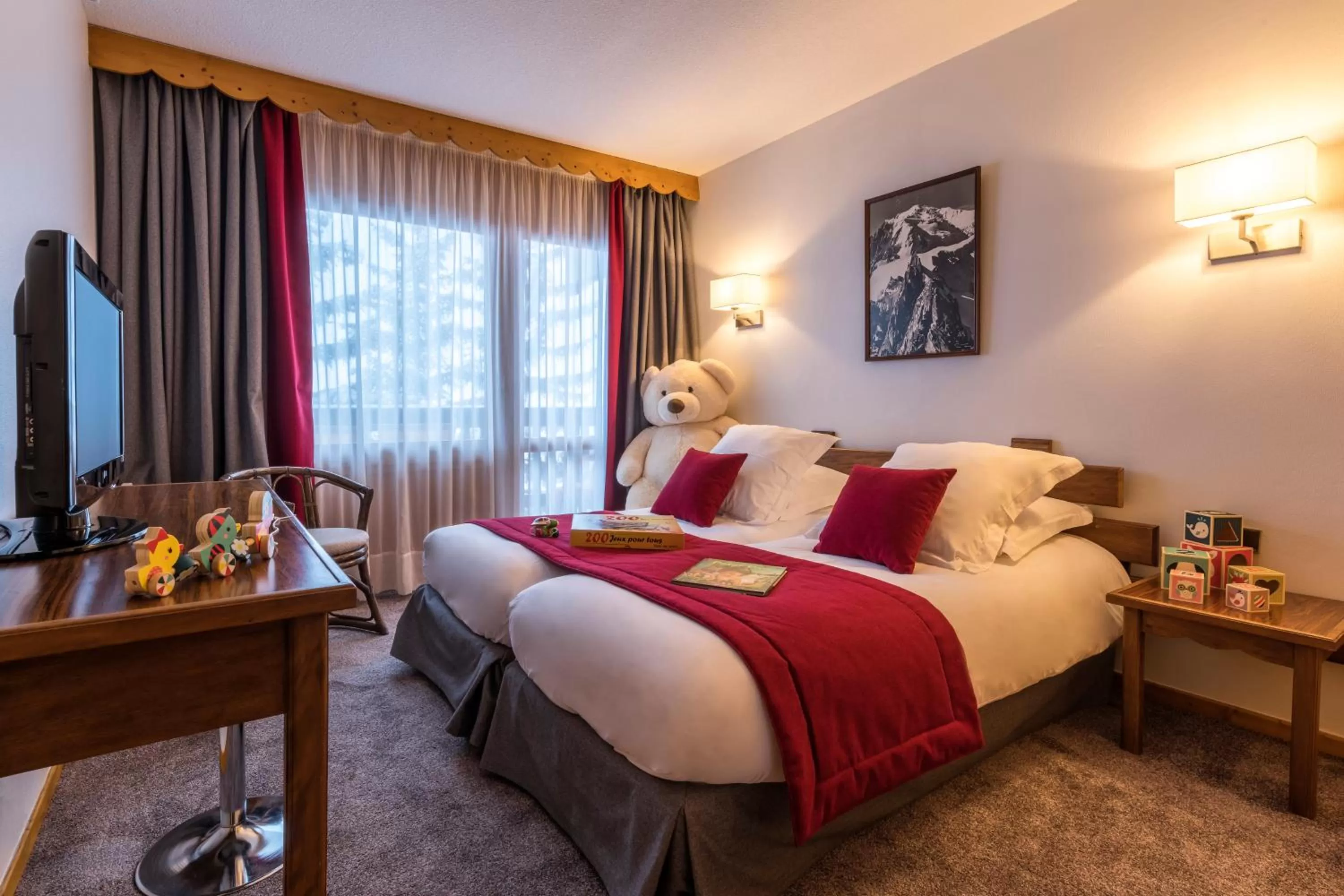 Photo of the whole room in Hotel Les Arolles