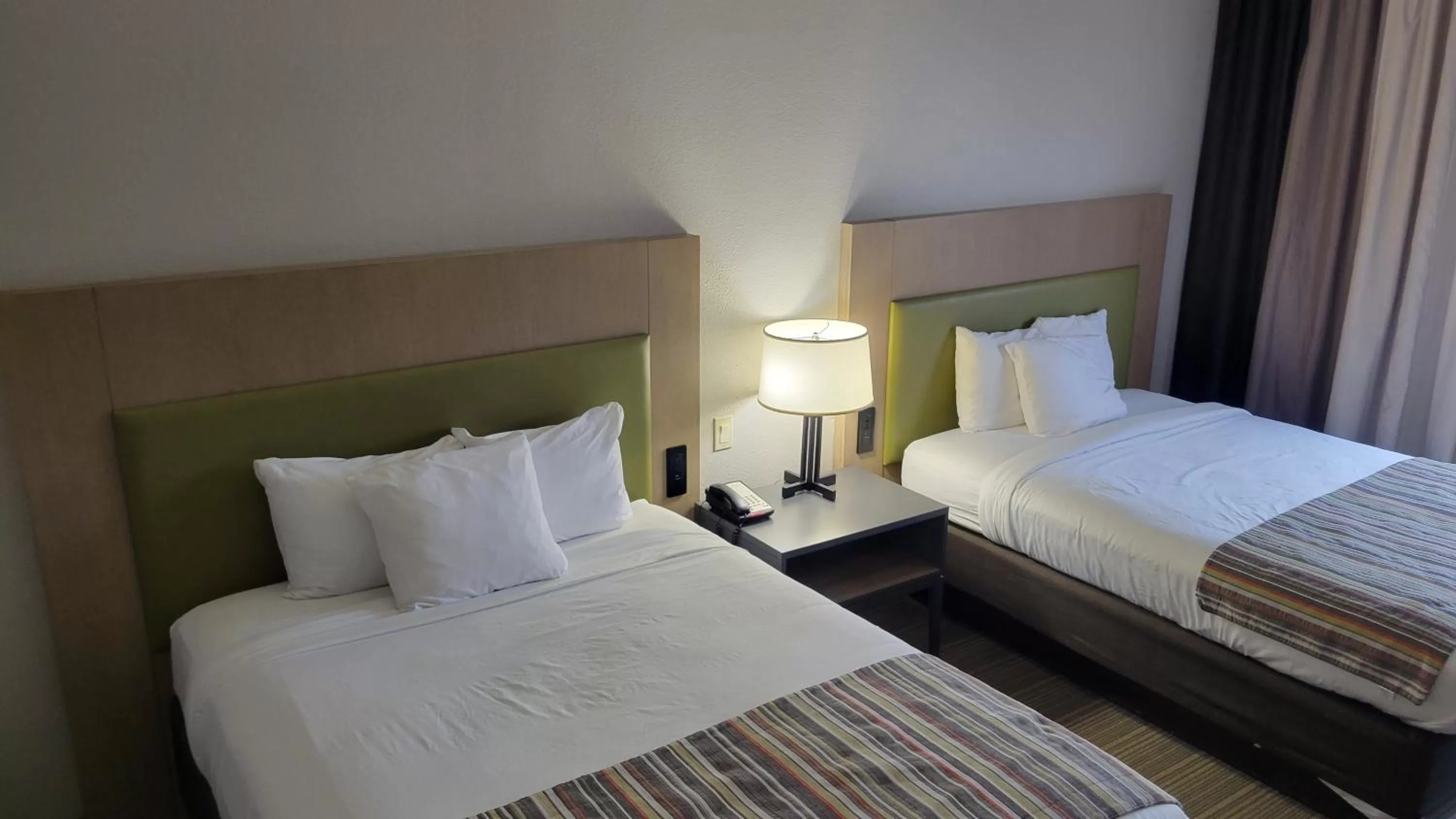 Bed in Country Inn & Suites By Radisson, McDonough, GA