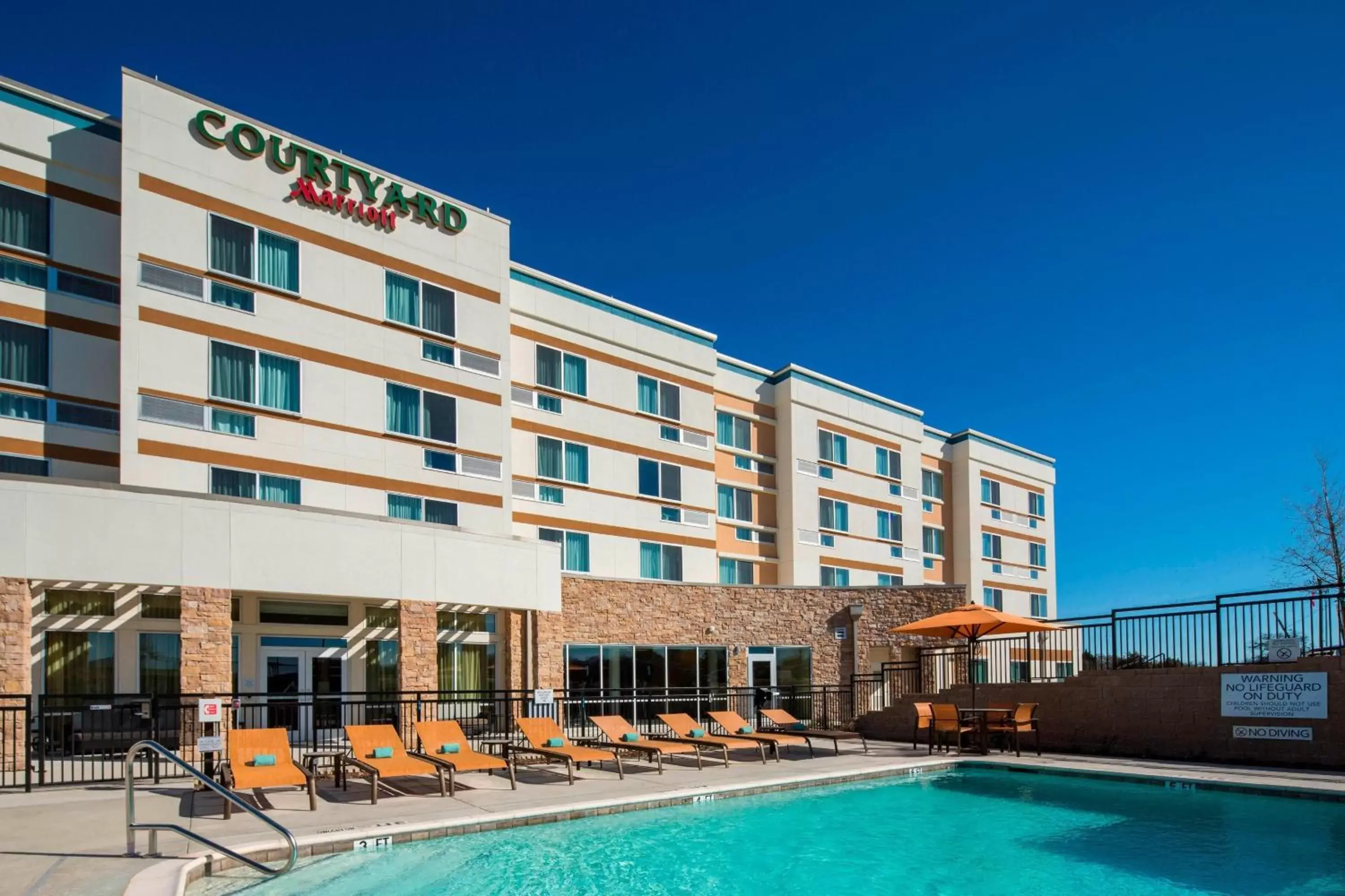 Swimming pool, Property Building in Courtyard by Marriott Dallas Midlothian at Midlothian Conference Center