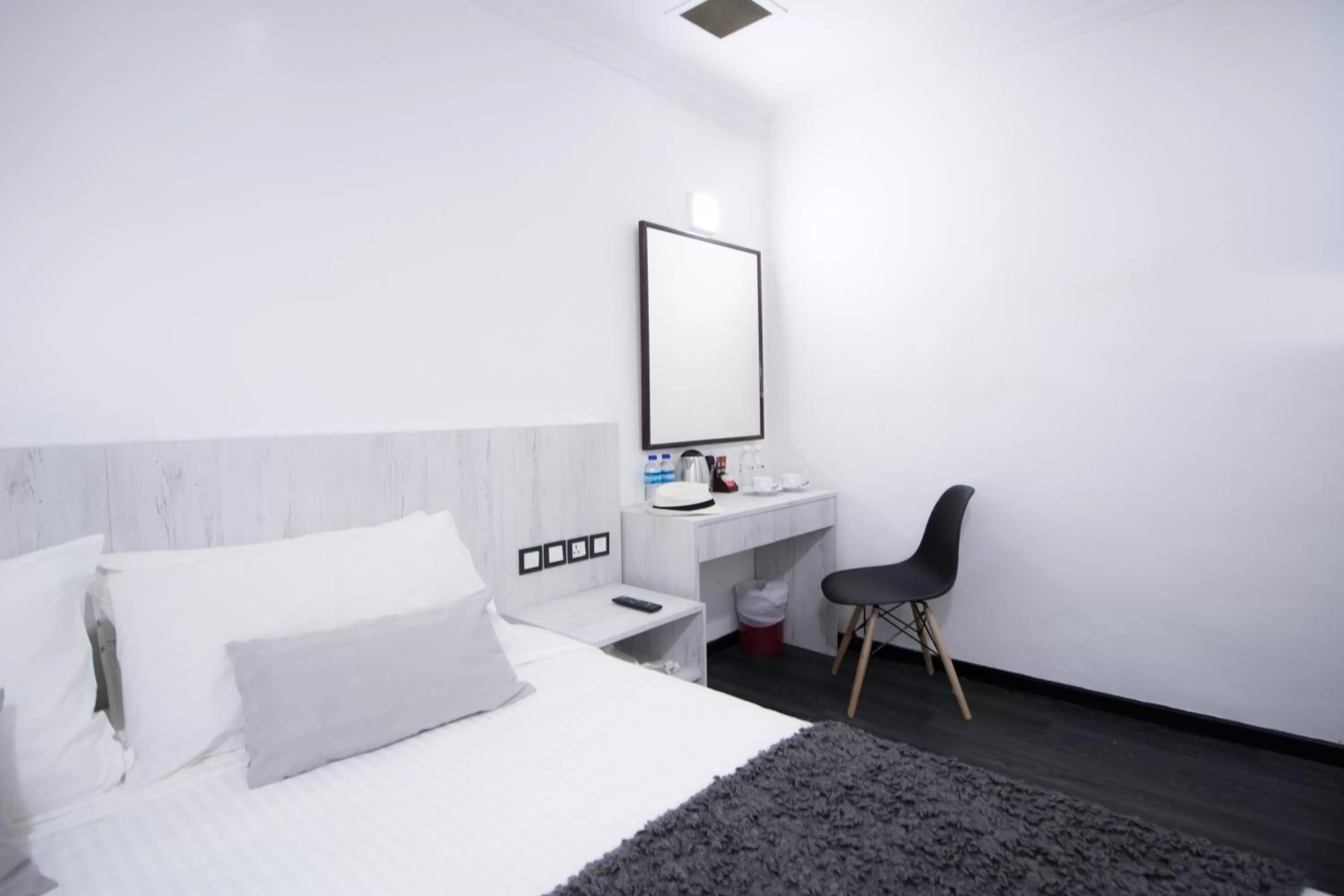 Photo of the whole room in Harbour Ville Hotel - Hamilton