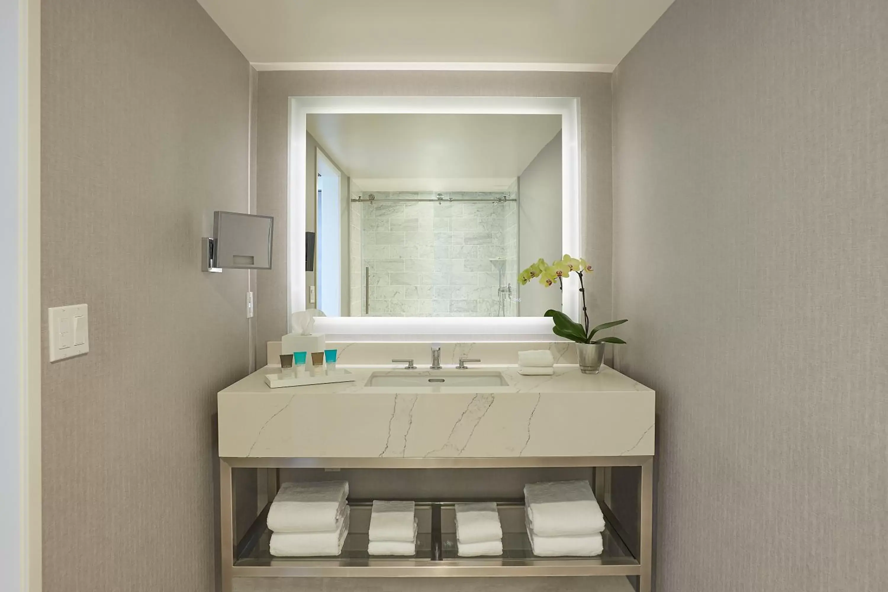 King Room - High Floor in Hyatt Regency Newport Beach West King Room - High Floor in Hyatt Regency Newport Beach West