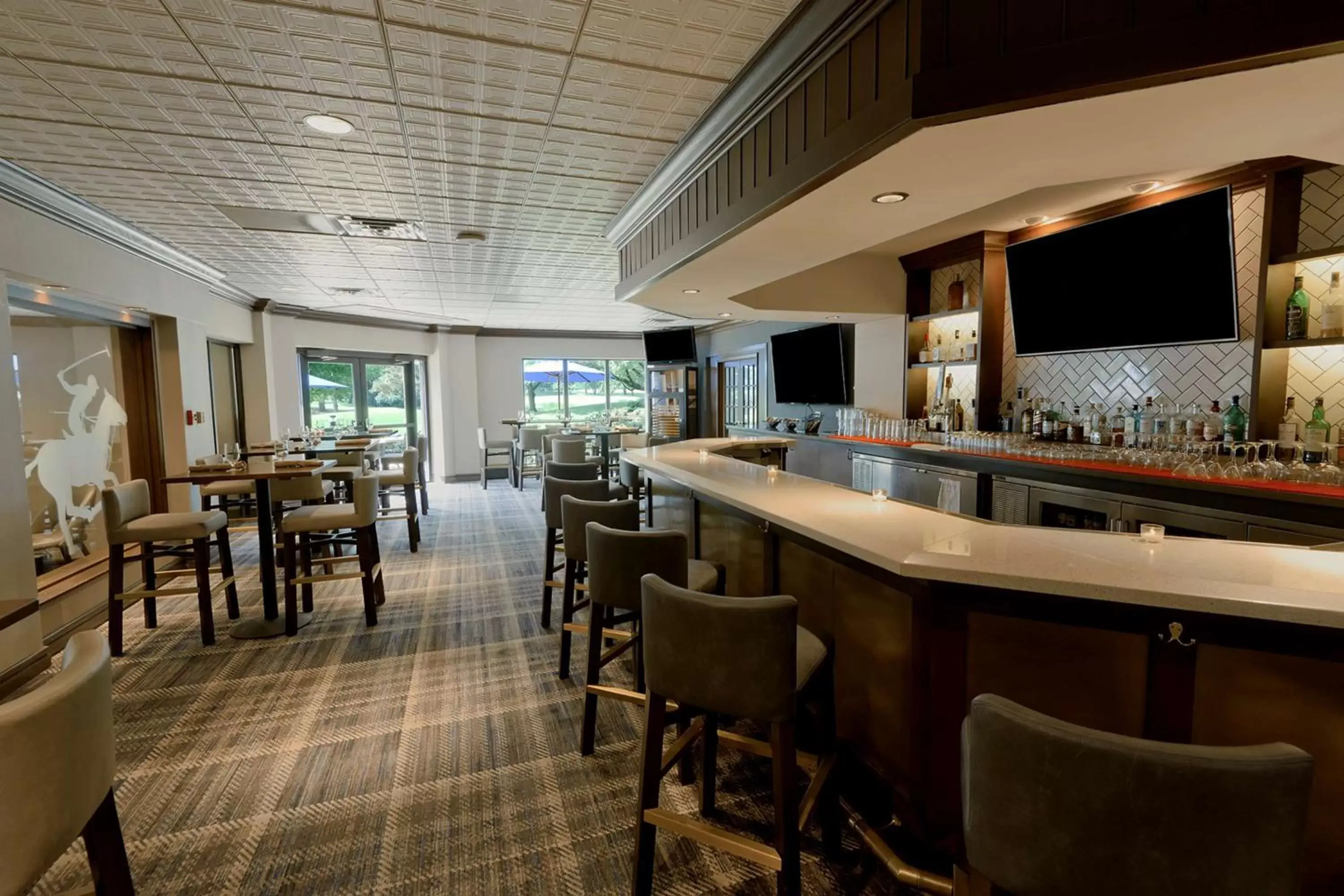 Lounge or bar, Lounge/Bar in Hilton Chicago Oak Brook Hills Resort & Conference Center