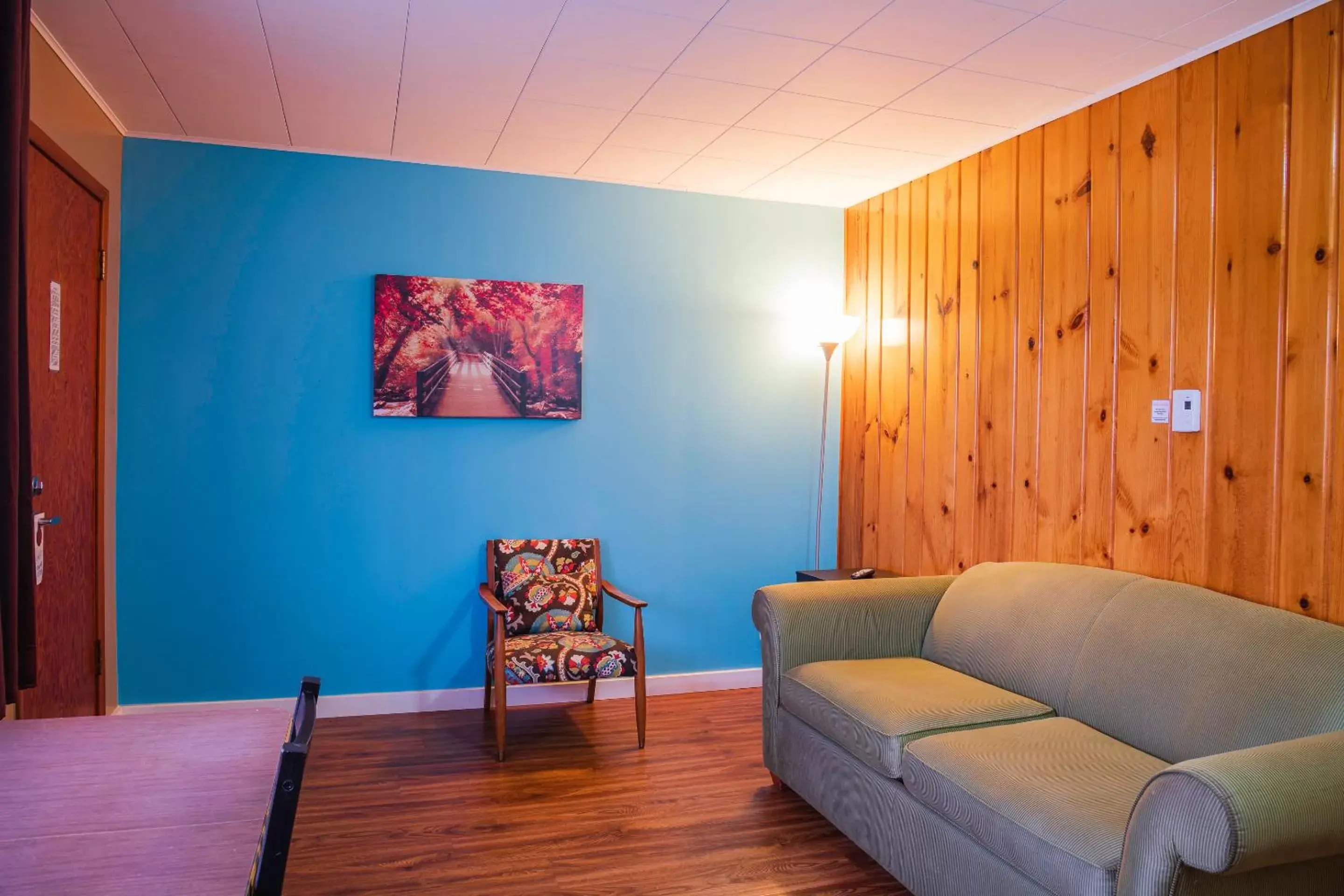 Living room, Seating Area in Lakeview Motel