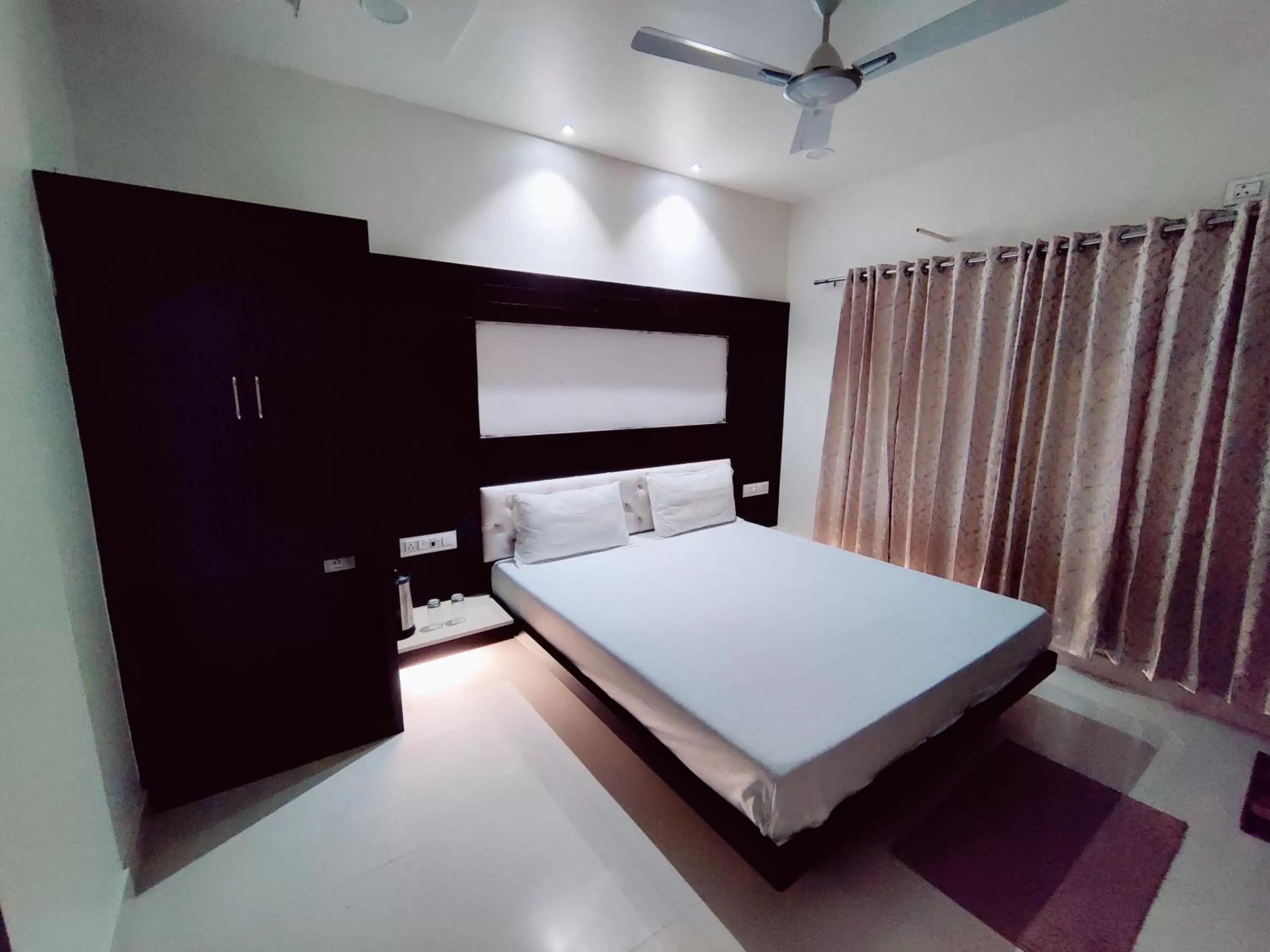 Bedroom, Bed in Abu Inn, Mount Abu - The Luxury Boutique Stay Bedroom, Bed in Abu Inn, Mount Abu - The Luxury Boutique Stay