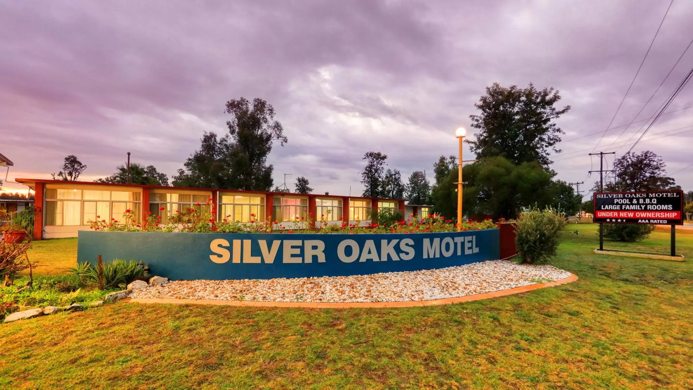 Silver Oaks Motel