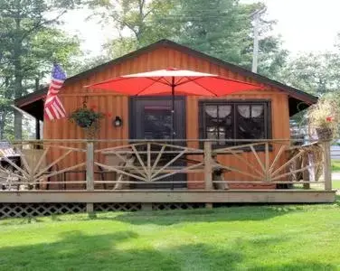 Property building, Swimming Pool in Clear Lake Resort