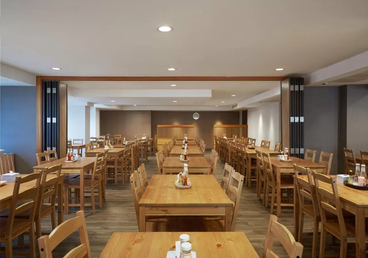 Restaurant/places to eat in Prom Ratchada Hotel